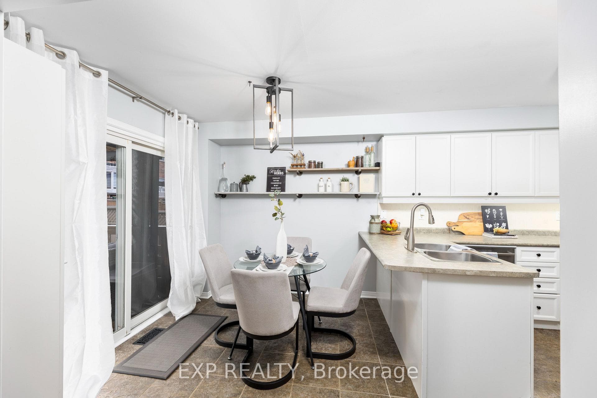 Eat-in kitchen