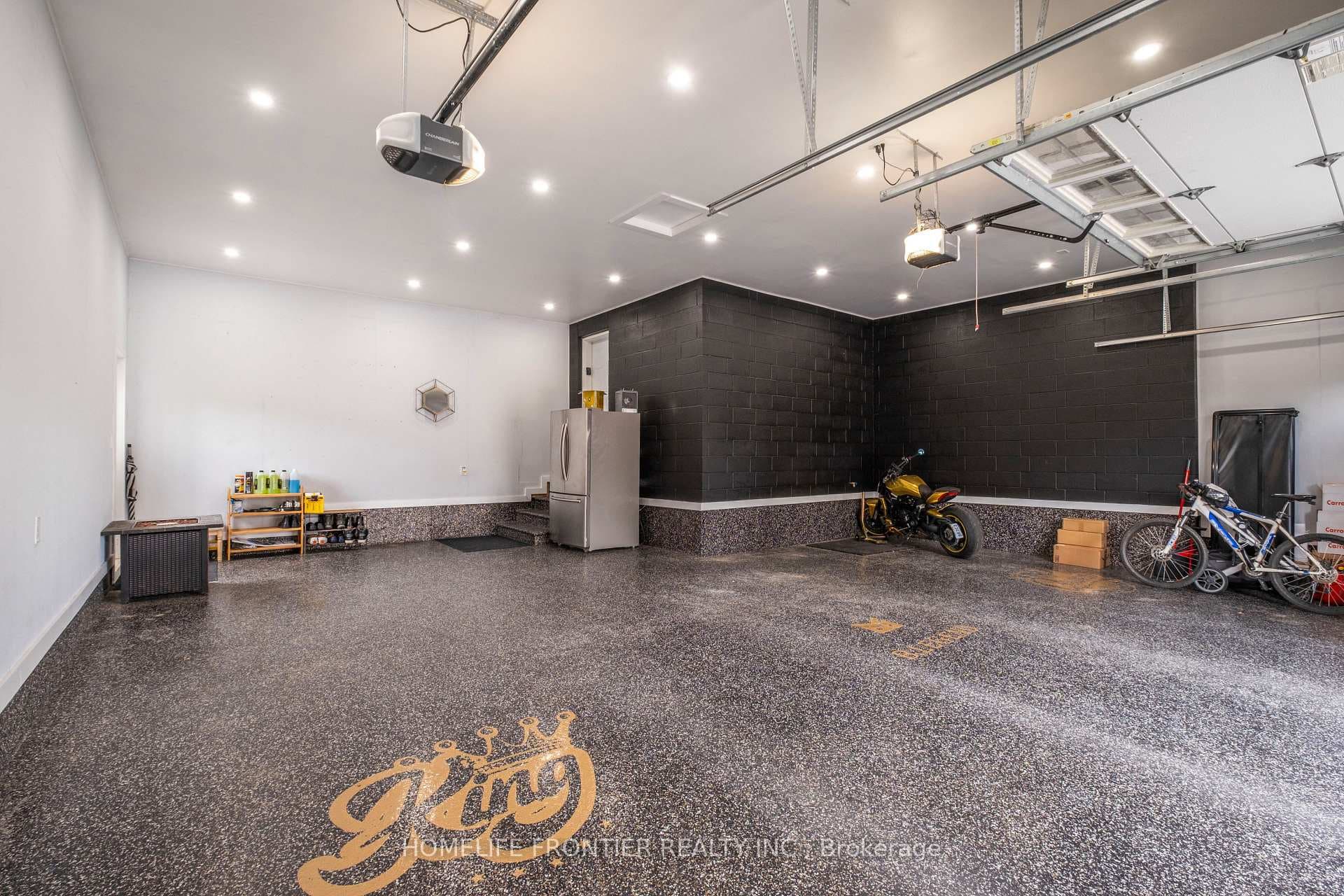 3 Car Garage Insulated With Expoxy Floors
