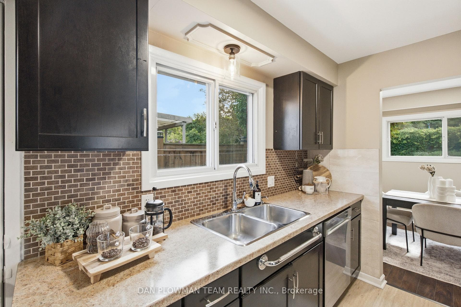 422 Lanark Drive photo 13
