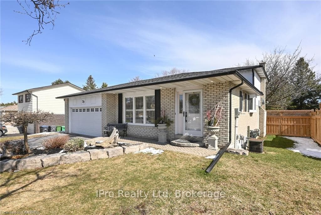 29 SIMCOE Street photo 2