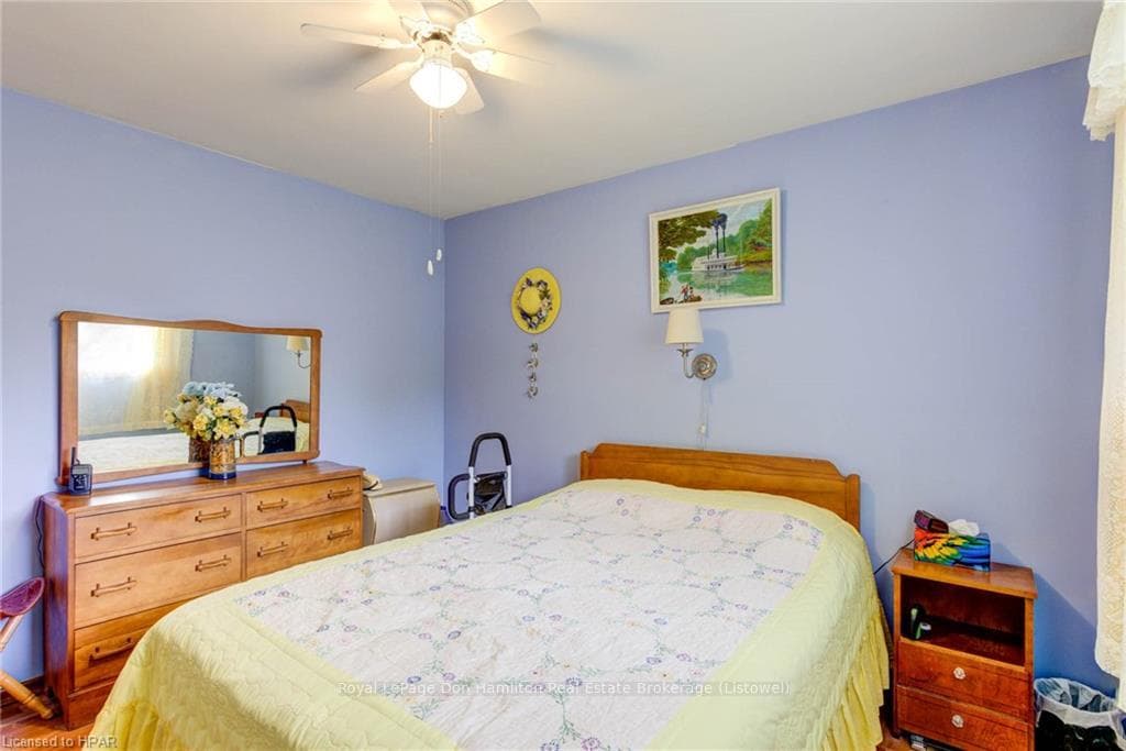 205 QUEEN Street photo 18