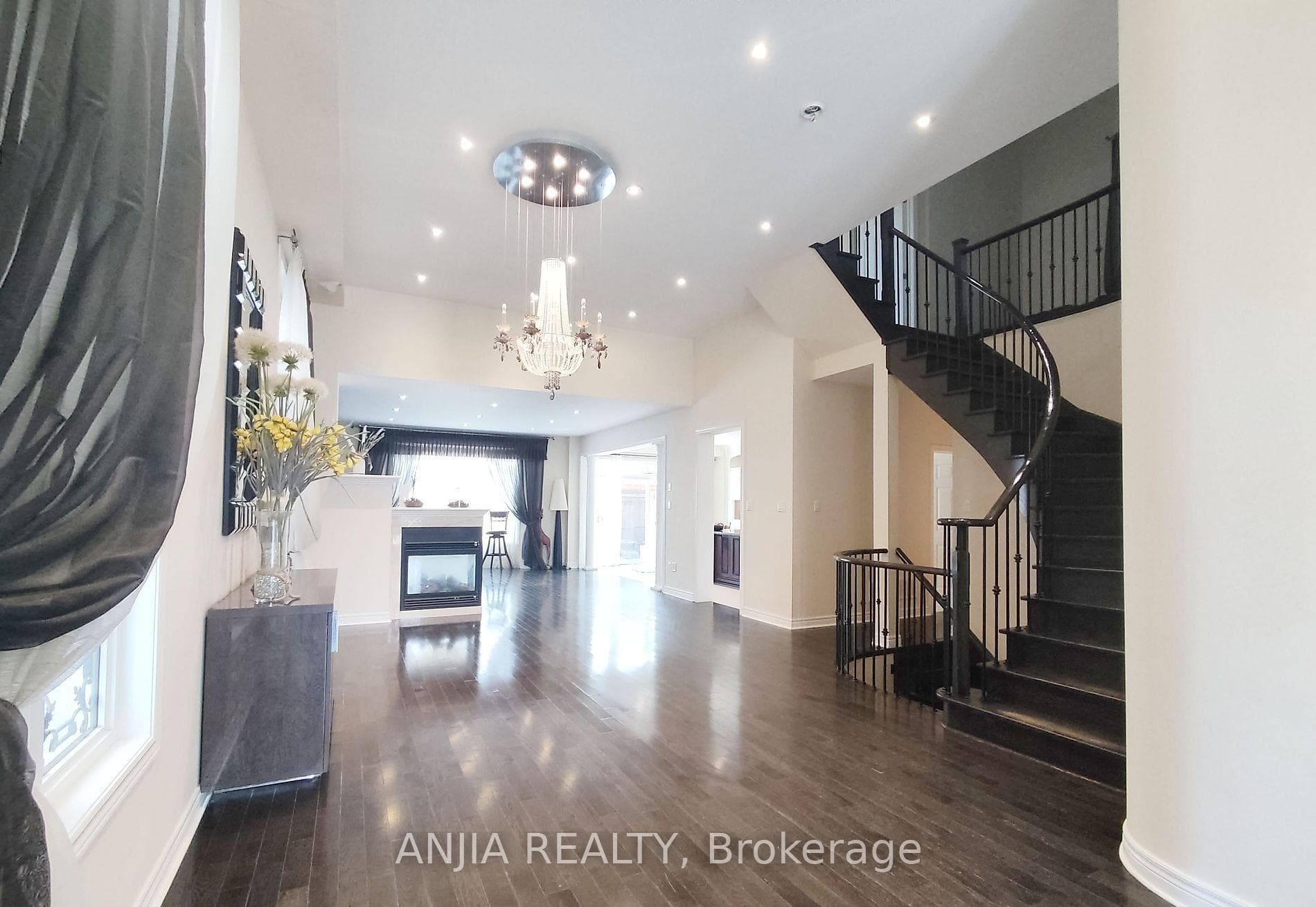 19 Savona Place photo 3