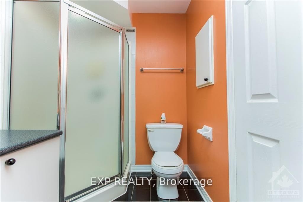 100 HUNTERSWOOD Crescent photo 18