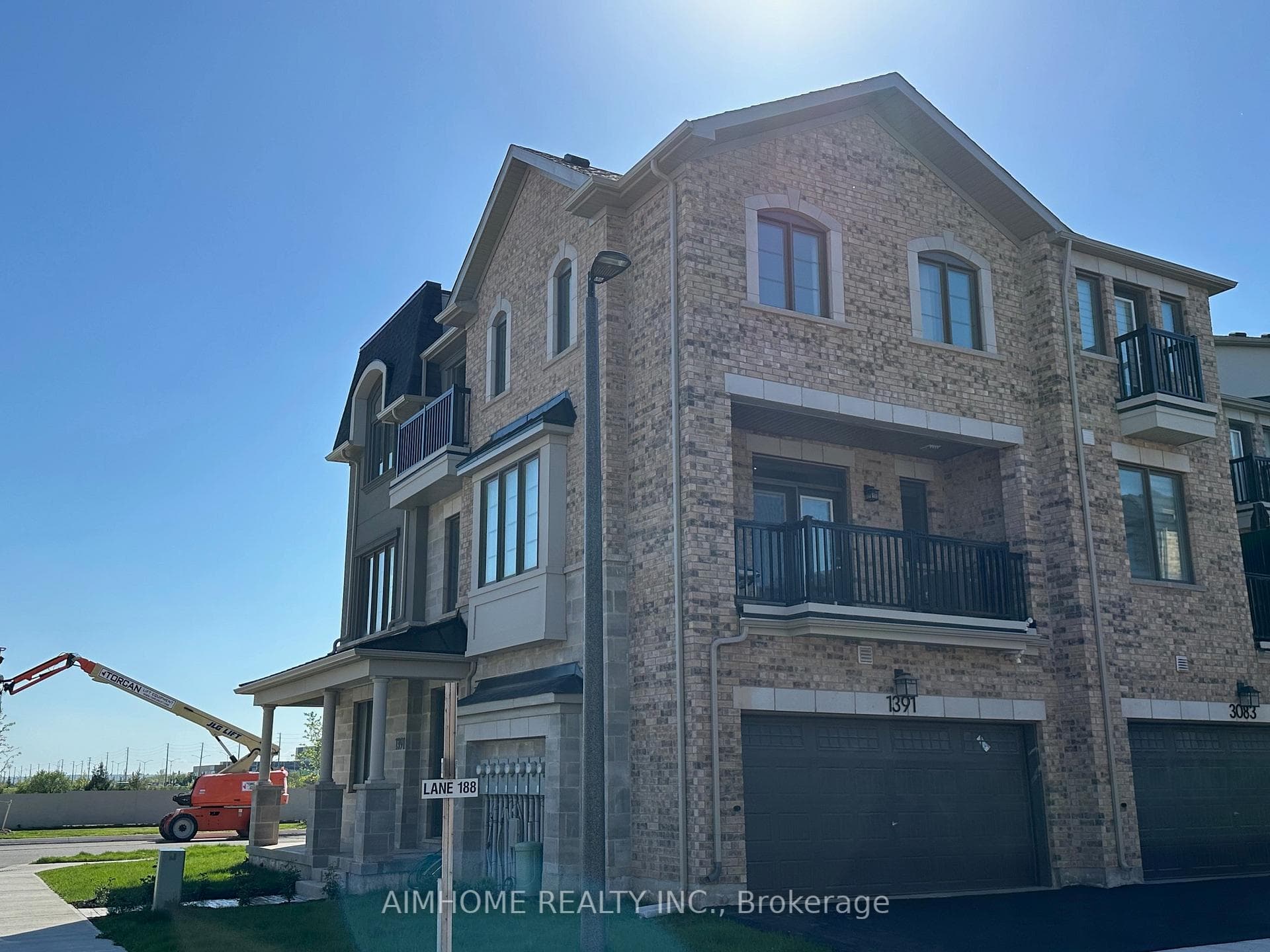 1391 Kobzar Drive photo 6