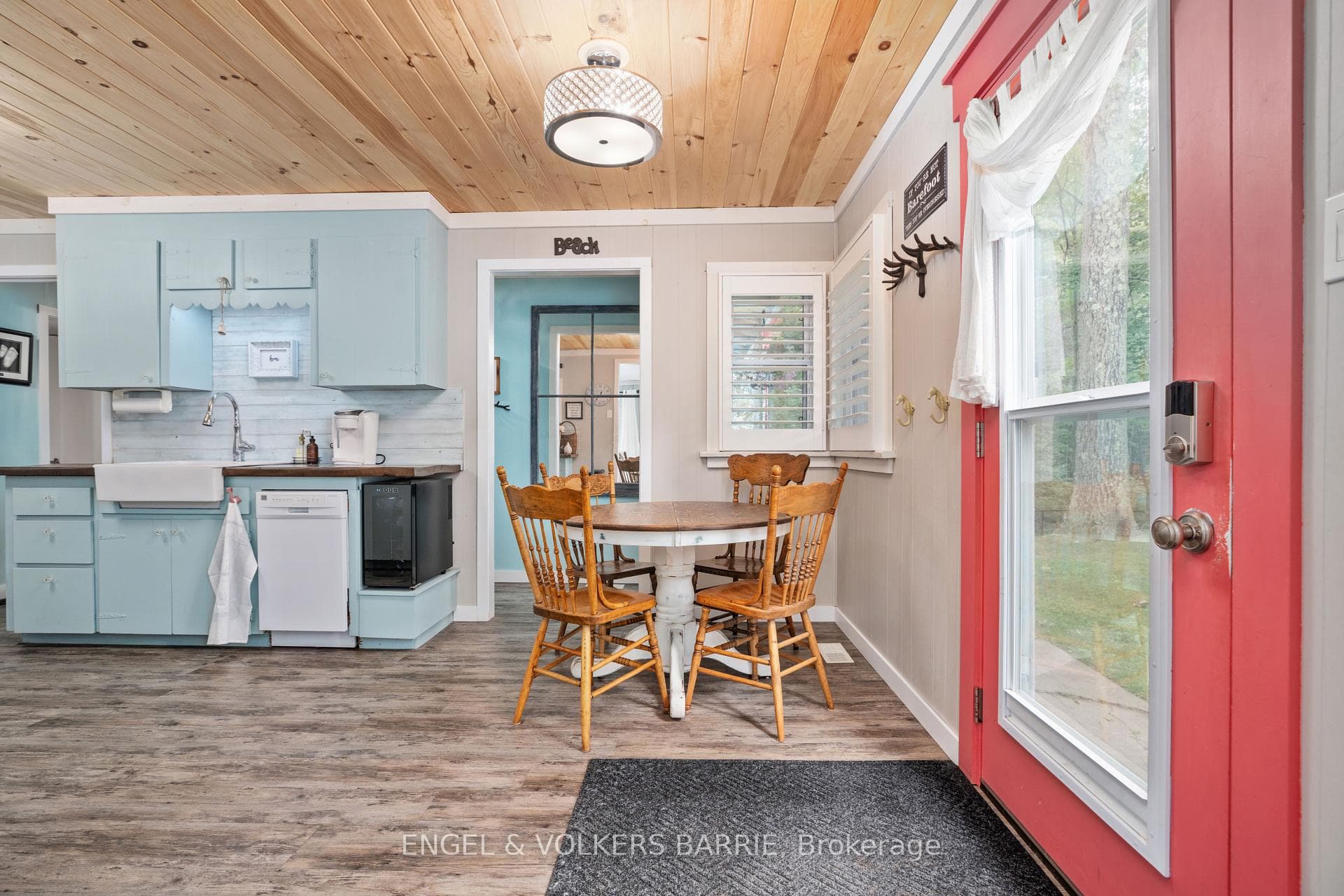 661 Tiny Beaches Road photo 5