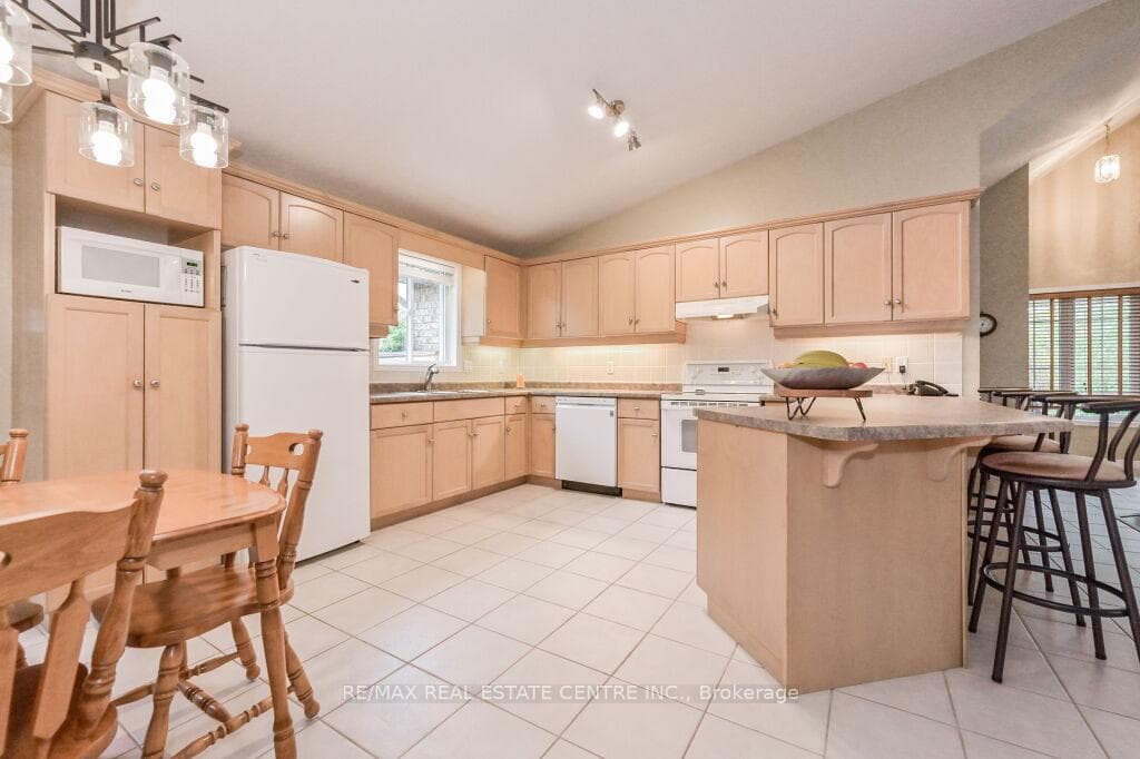 37 Spencer Avenue photo 7