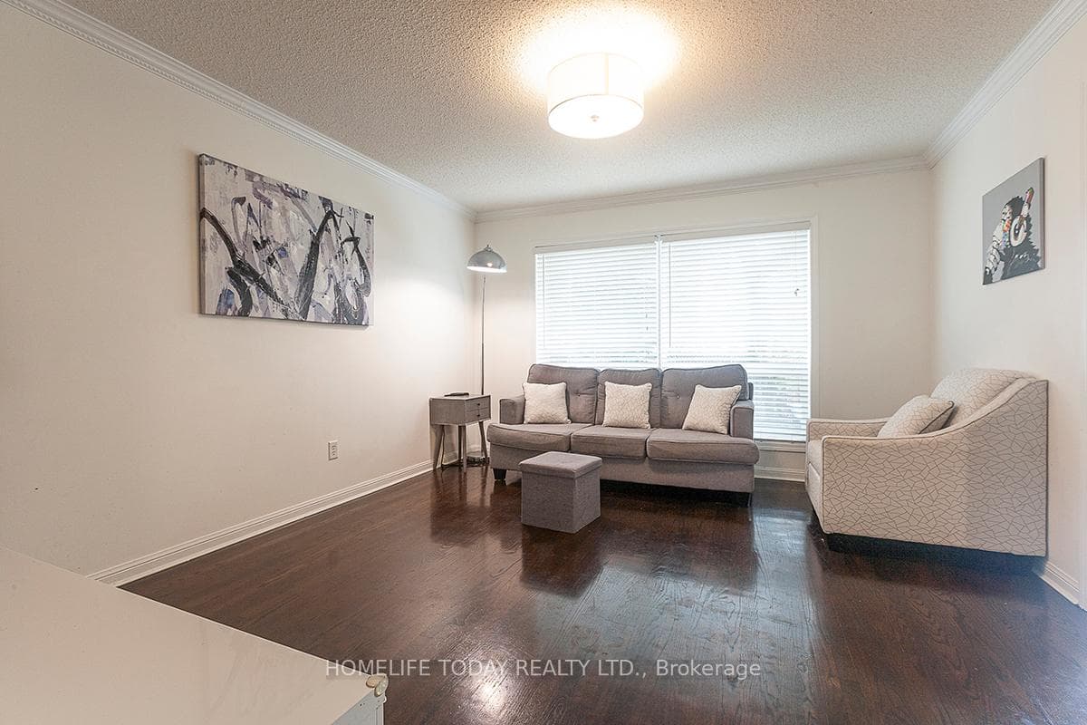 1137 Barr Crescent photo 9