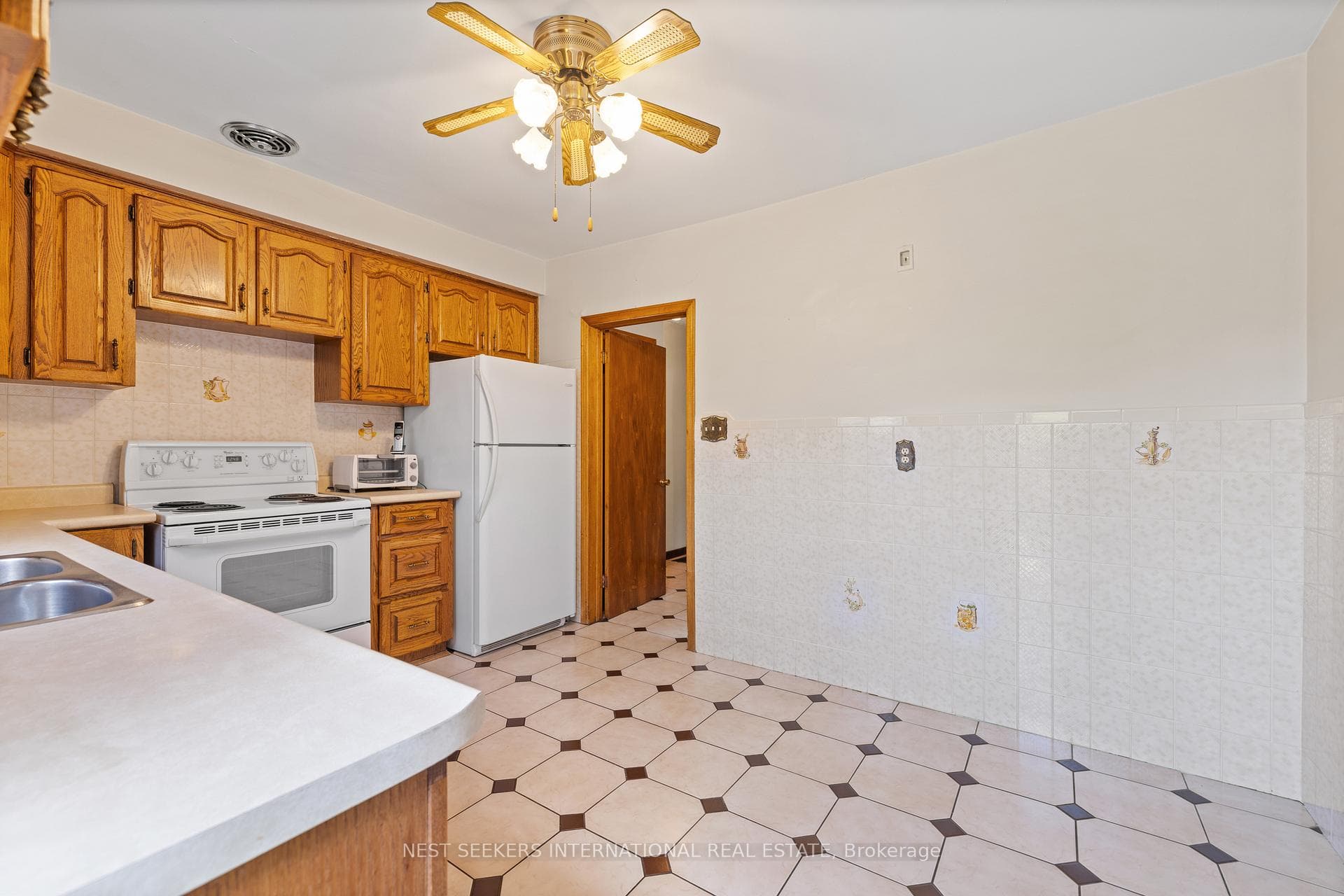 112 Winona Drive photo 21