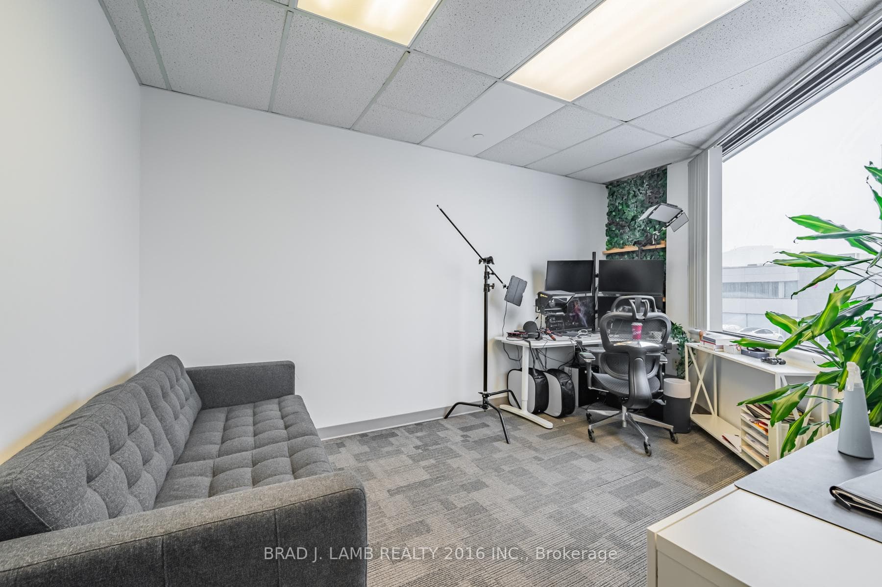 2600 Skymark Avenue Unit 5-201 photo 23