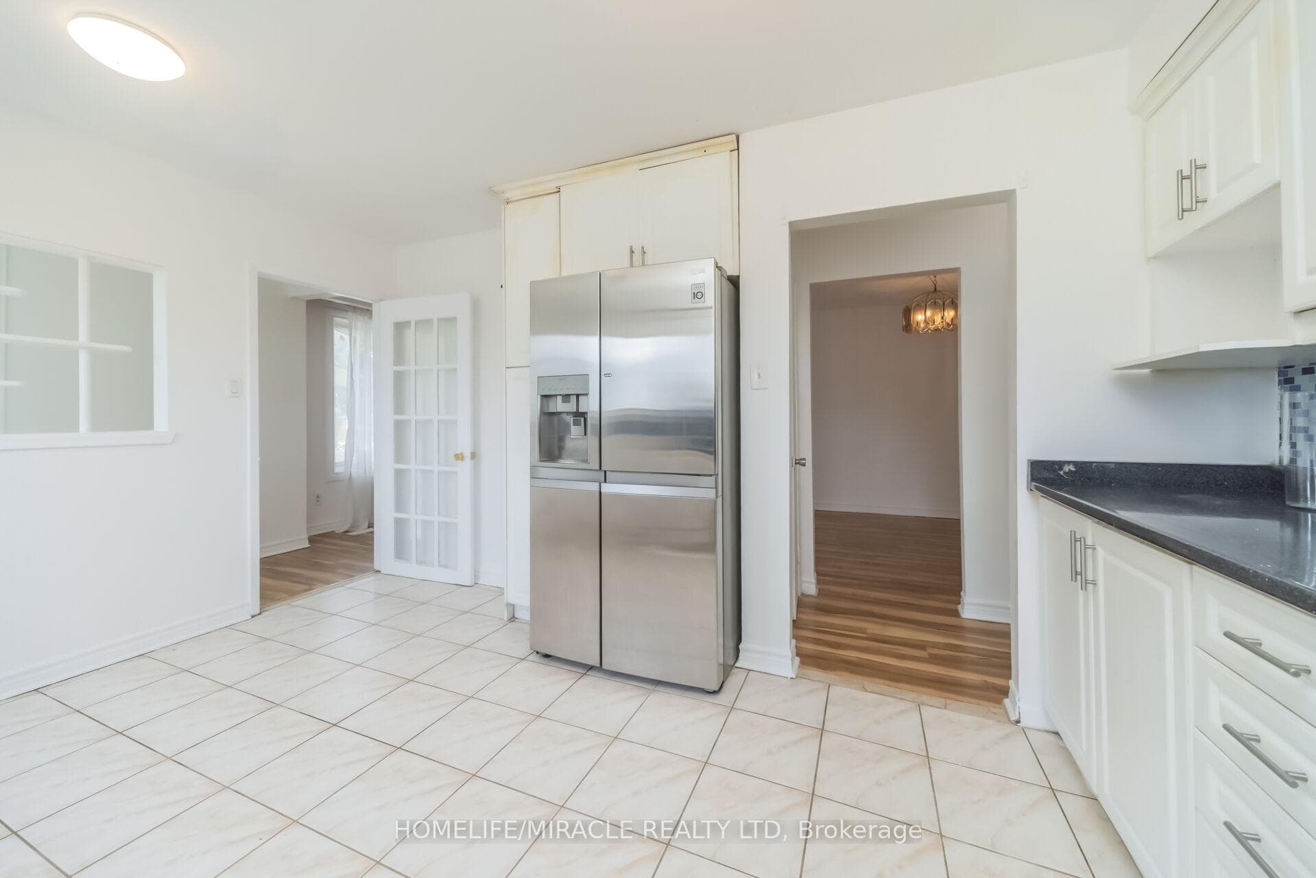 7187 Darcel Avenue photo 16