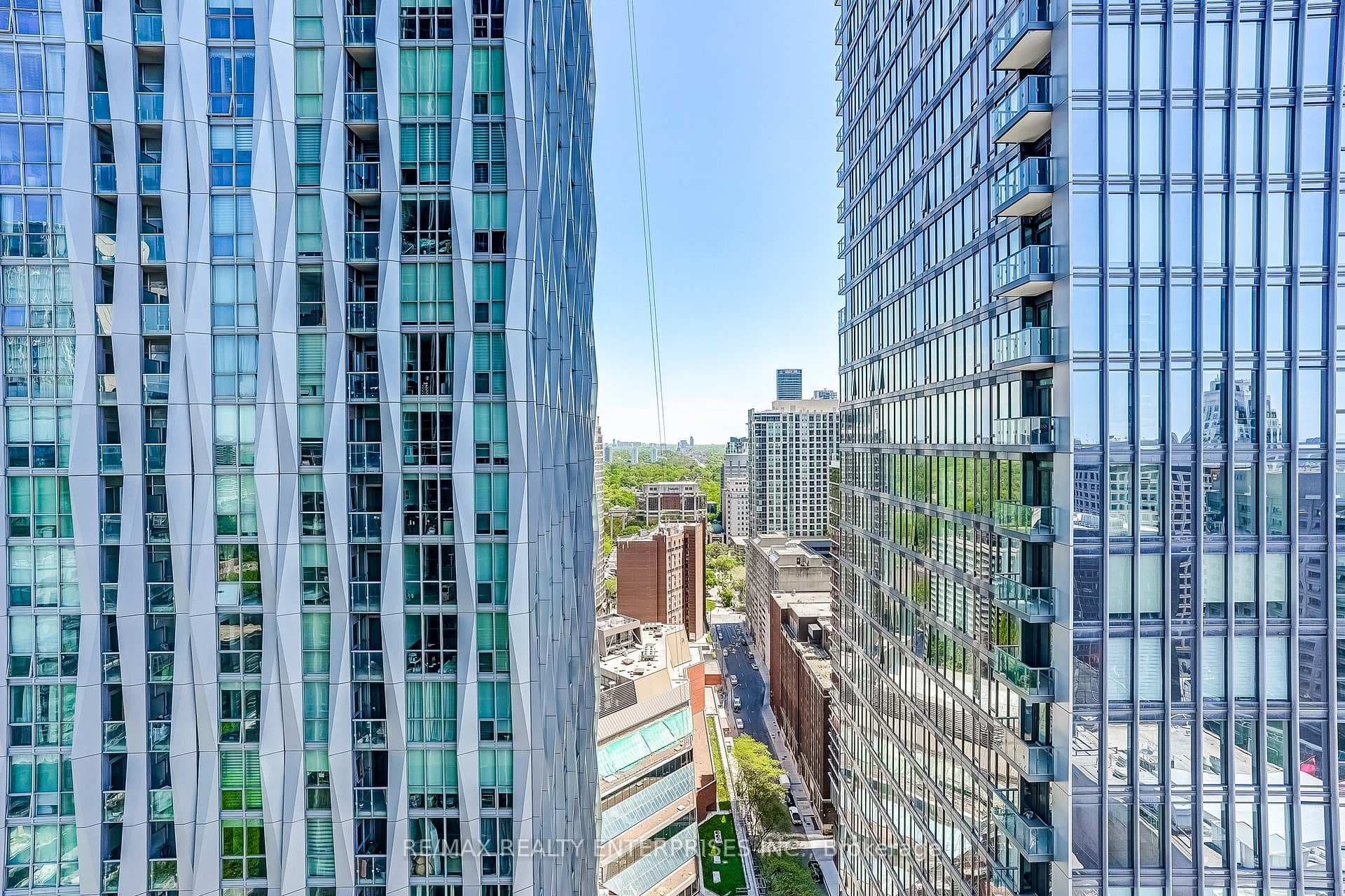 11 Yorkville Avenue Unit 2409 photo 34