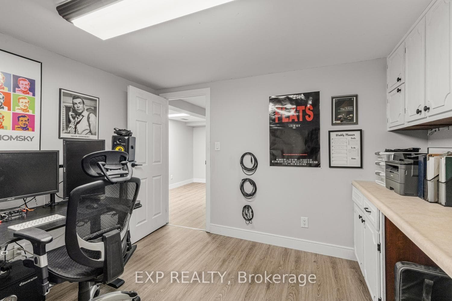 577 Dewan Street photo 37