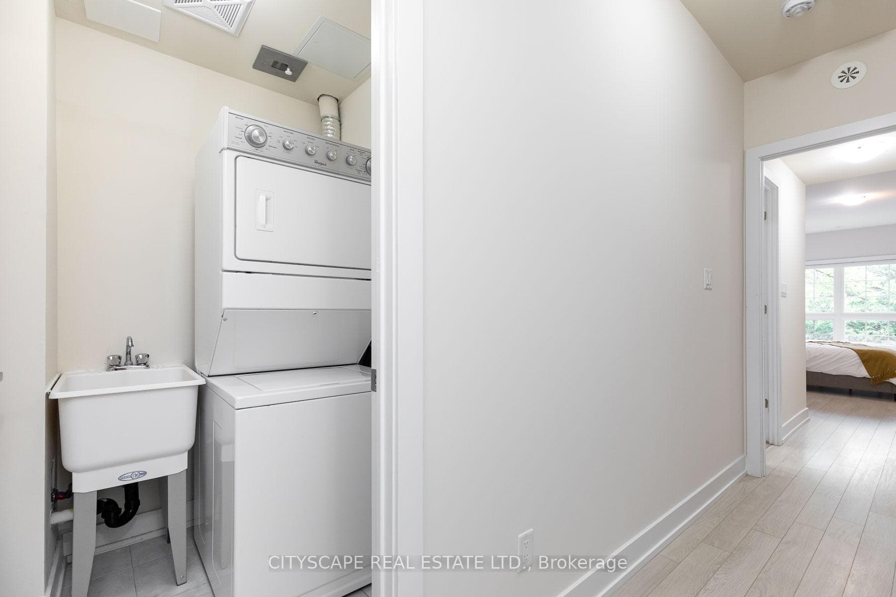 1084 Lansdowne Avenue photo 14