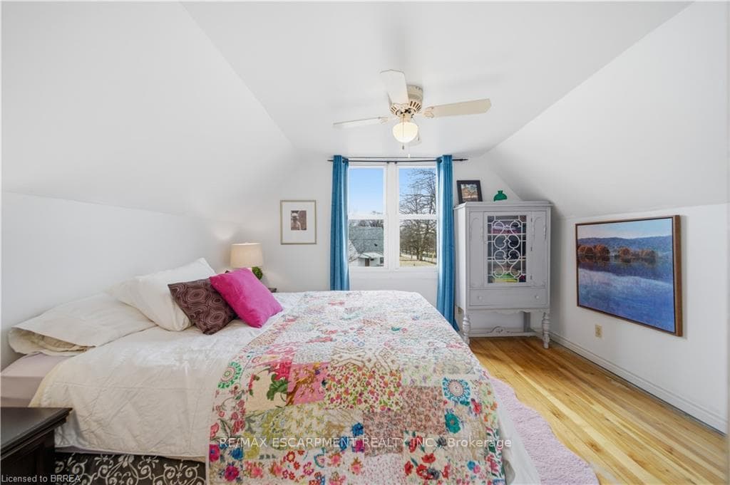112 Dundas Street photo 14