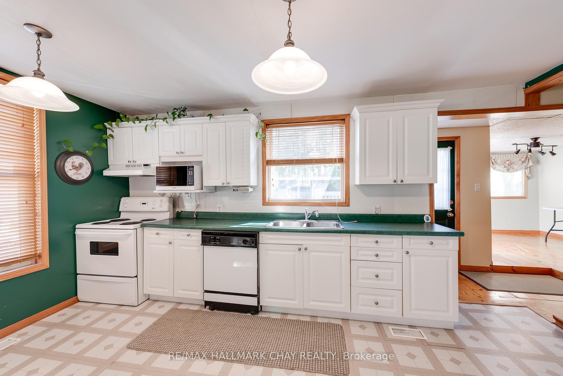 377 Forest Avenue photo 11