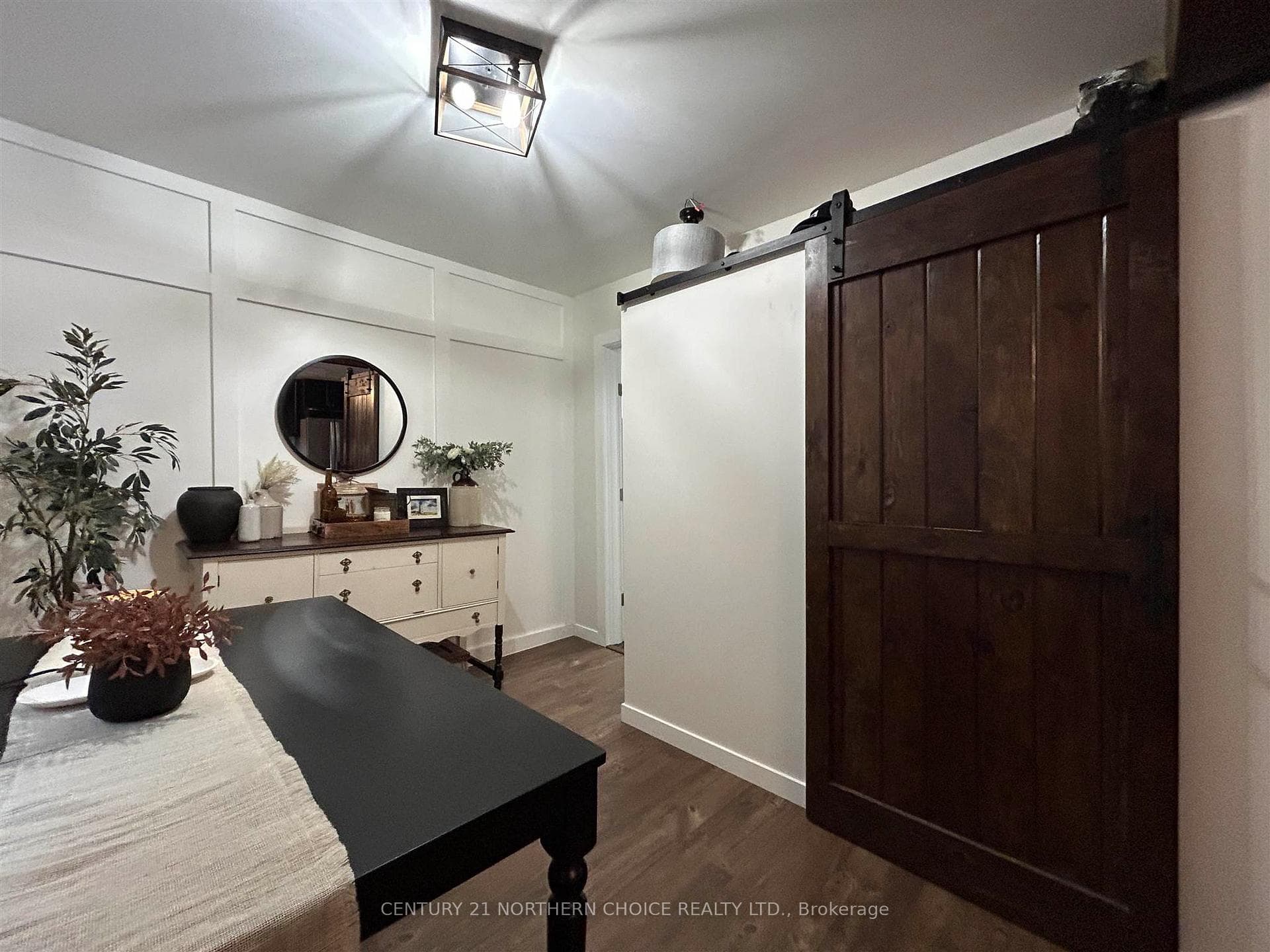 907 SMITH Avenue photo 13