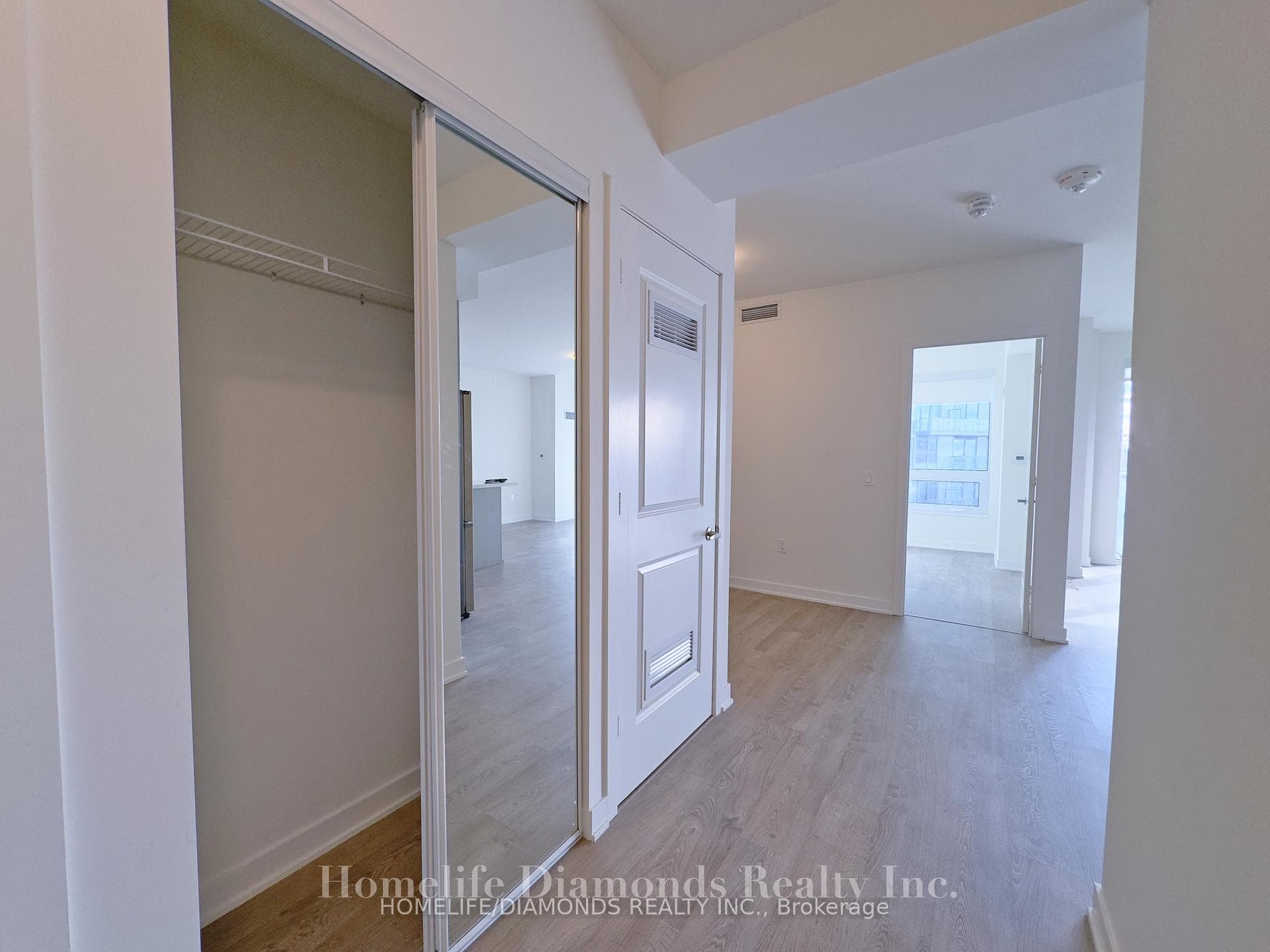 4675 METCALFE Avenue Unit 307 photo 8