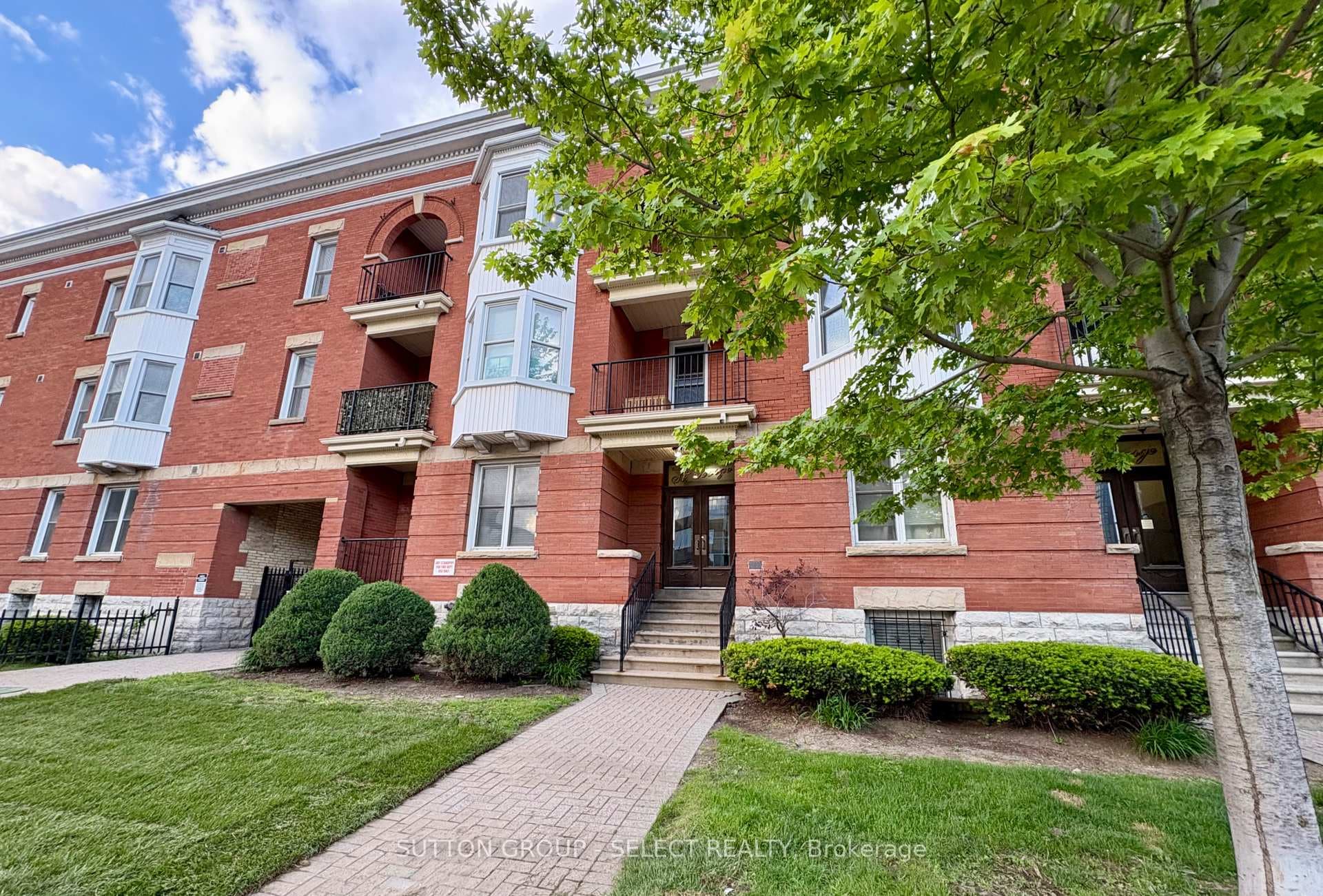 440 Wellington Street Unit 103 photo 3