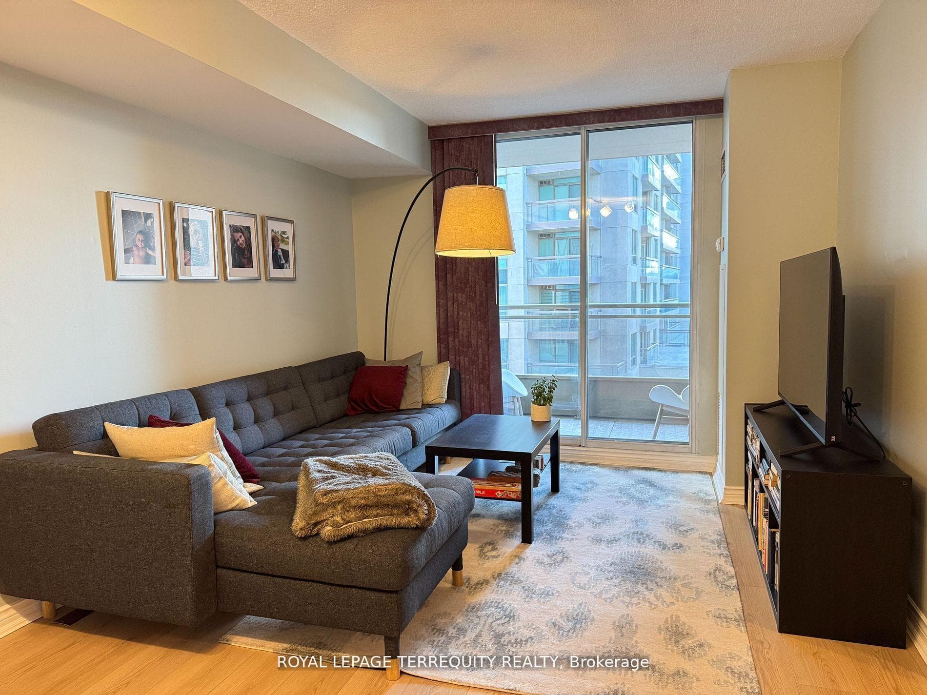256 Doris Avenue Unit 601Furn photo 3