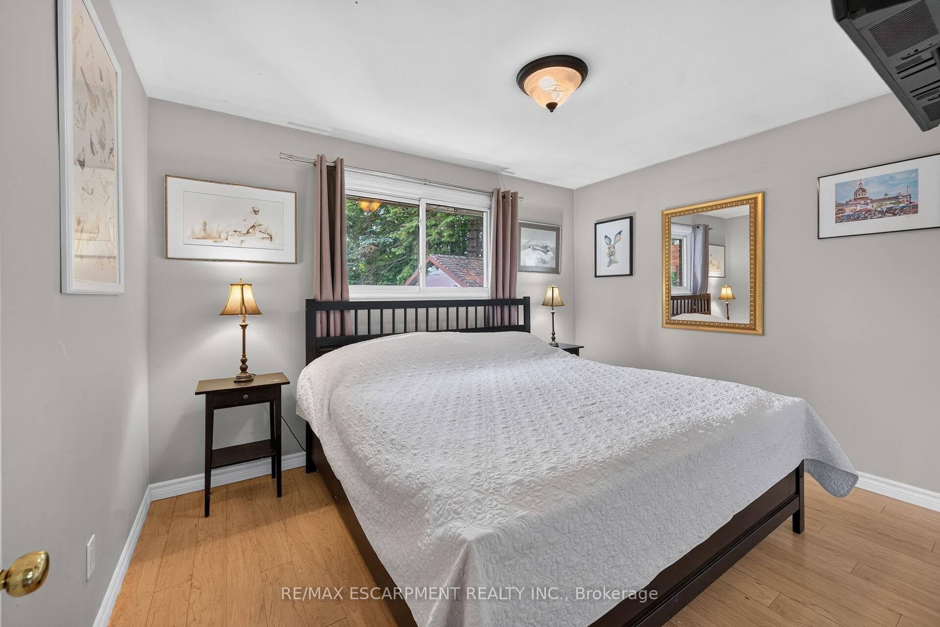 251 Mackenzie Crescent photo 18