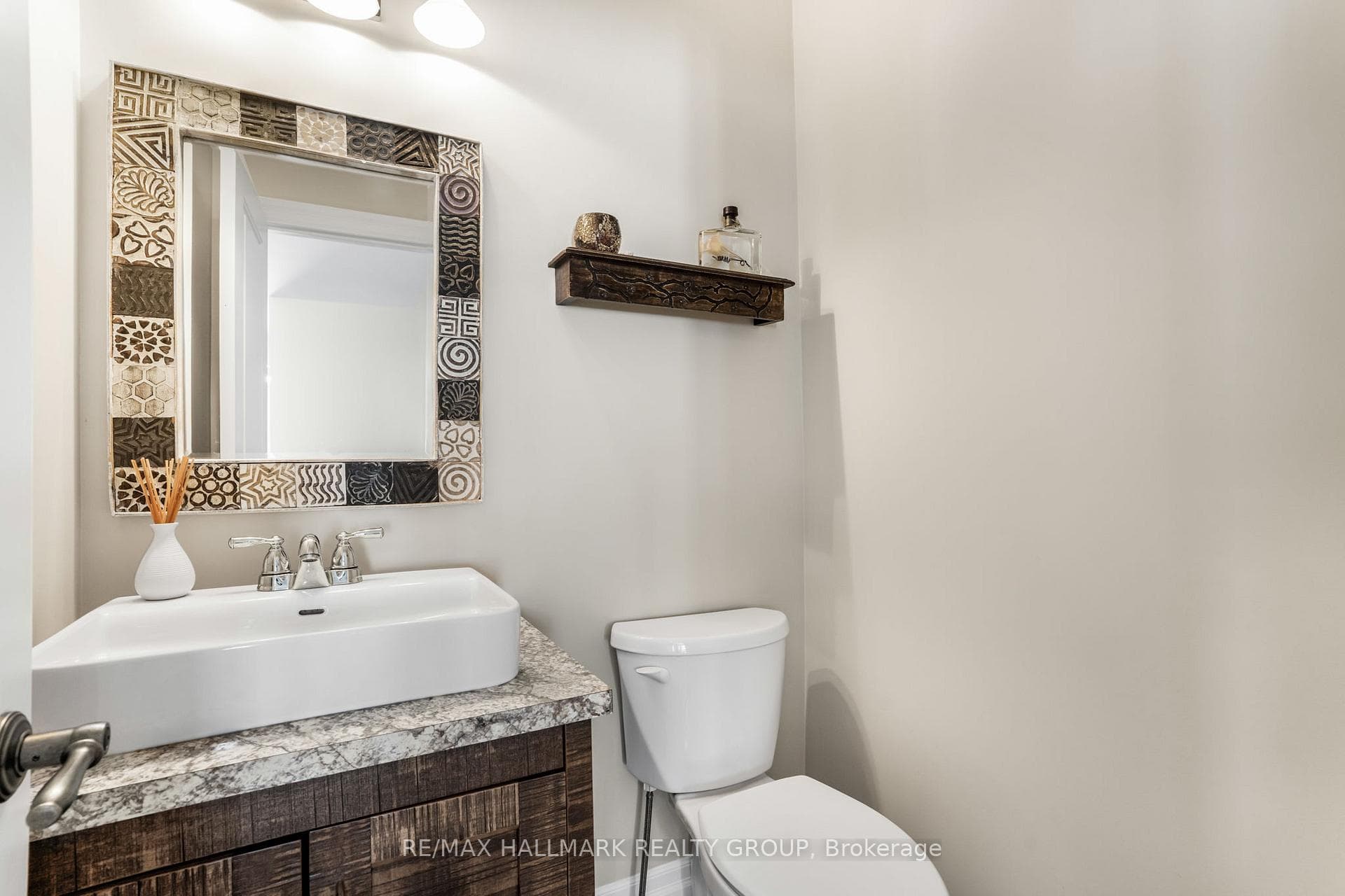 141 ADRIEN Street photo 22