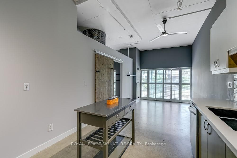 752 Sq Ft