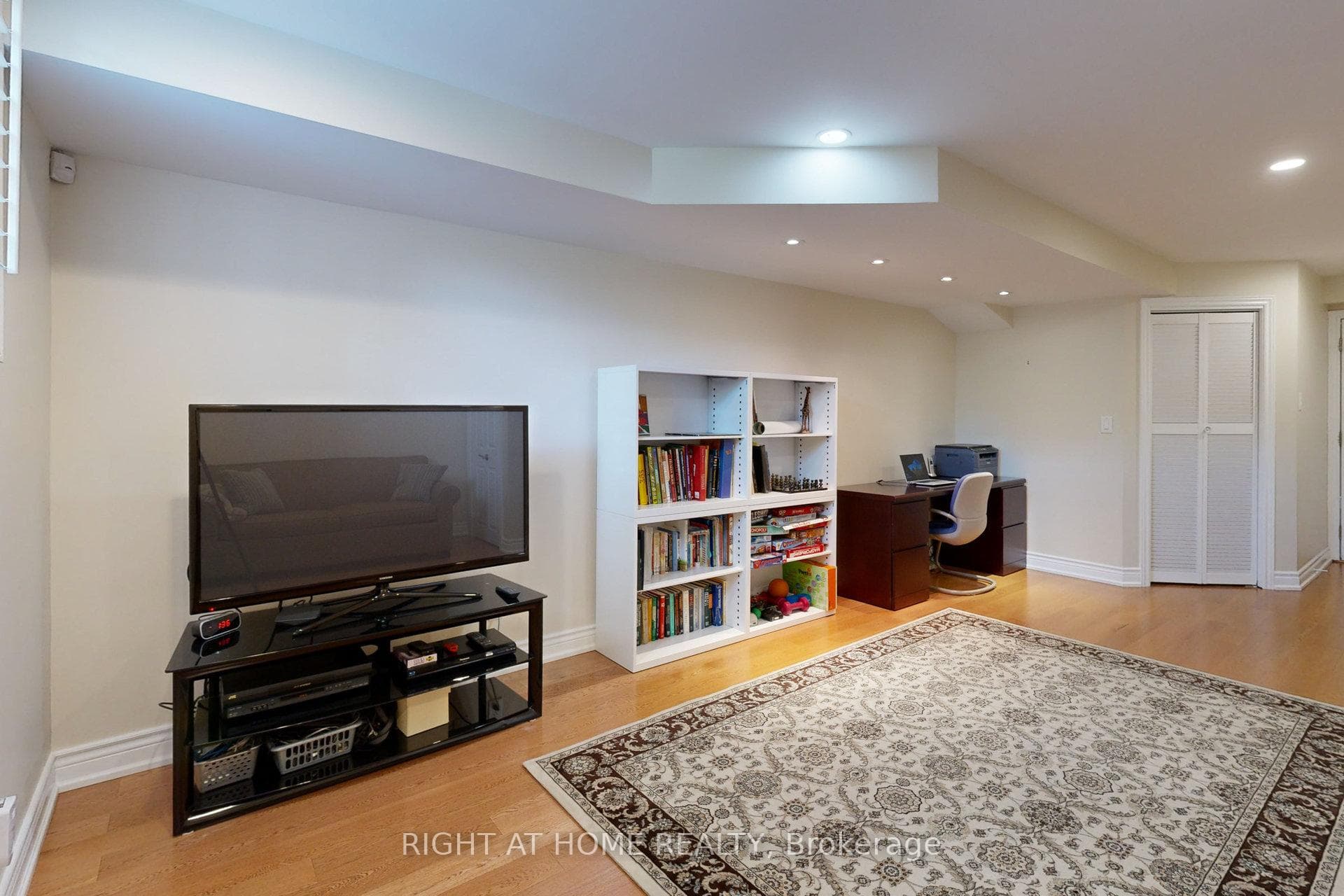 735 Sheppard Avenue Unit 11 photo 34