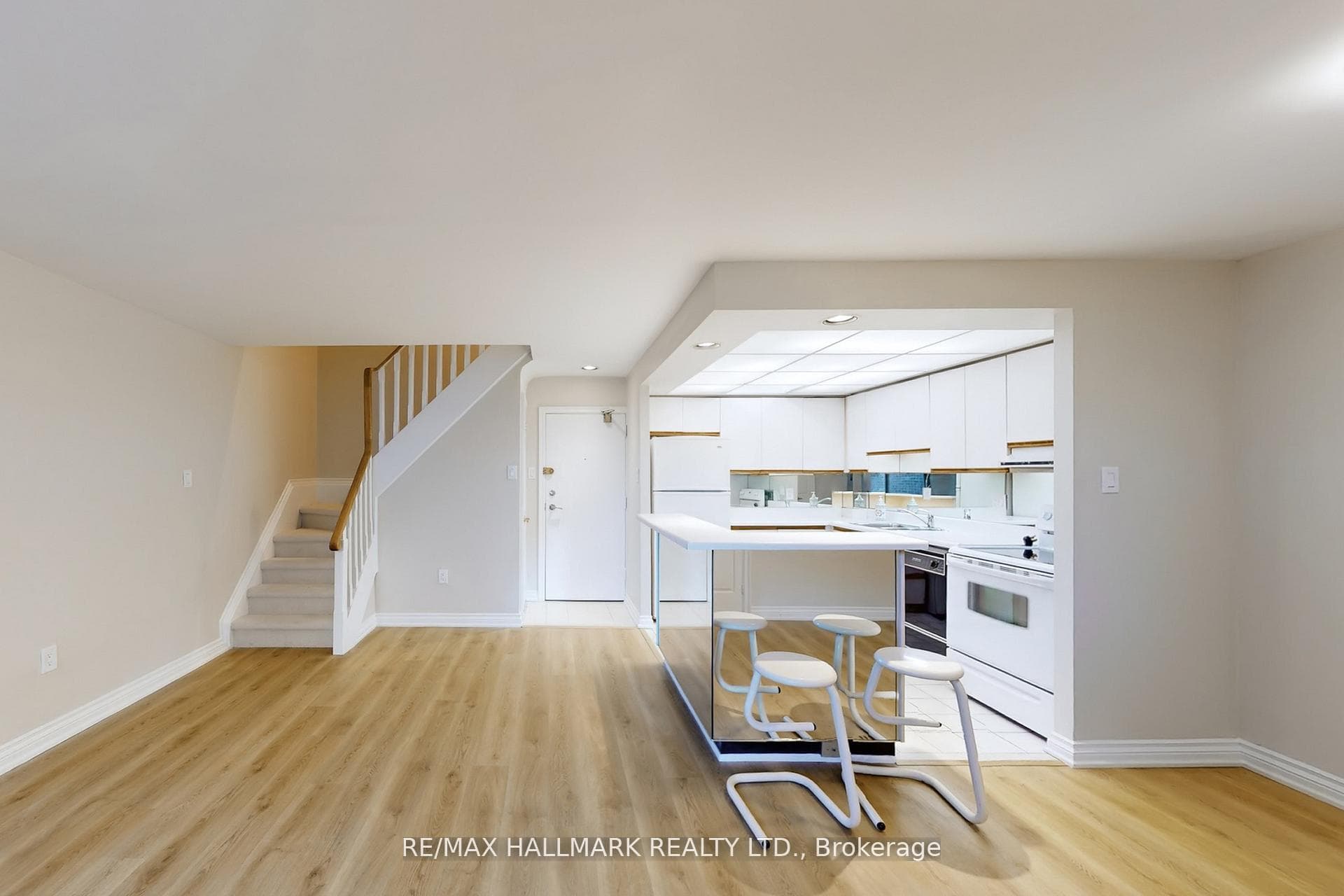 16 Elgin Street Unit 316 photo 3