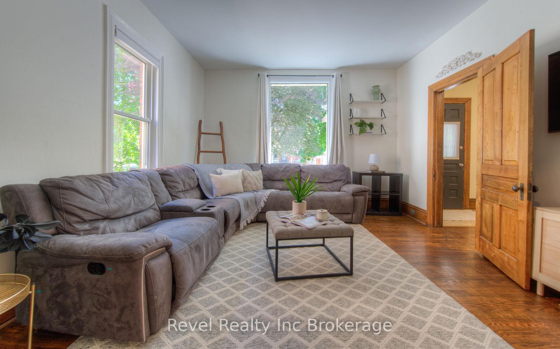 509 Canterbury Street photo 9