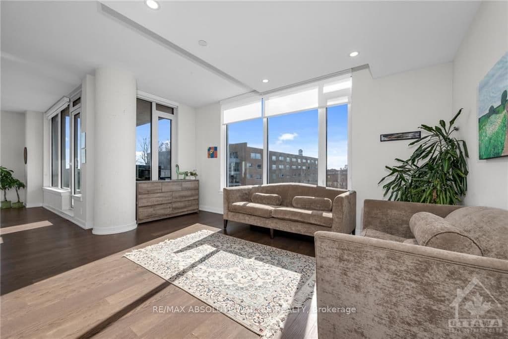 530 DE MAZENOD Avenue Unit 605 photo 21