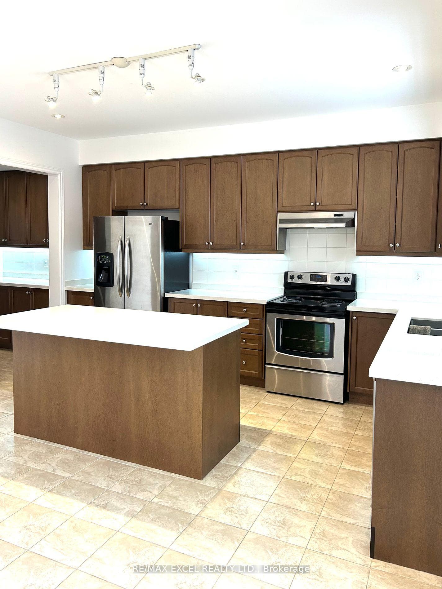 17 Earnshaw Drive photo 4