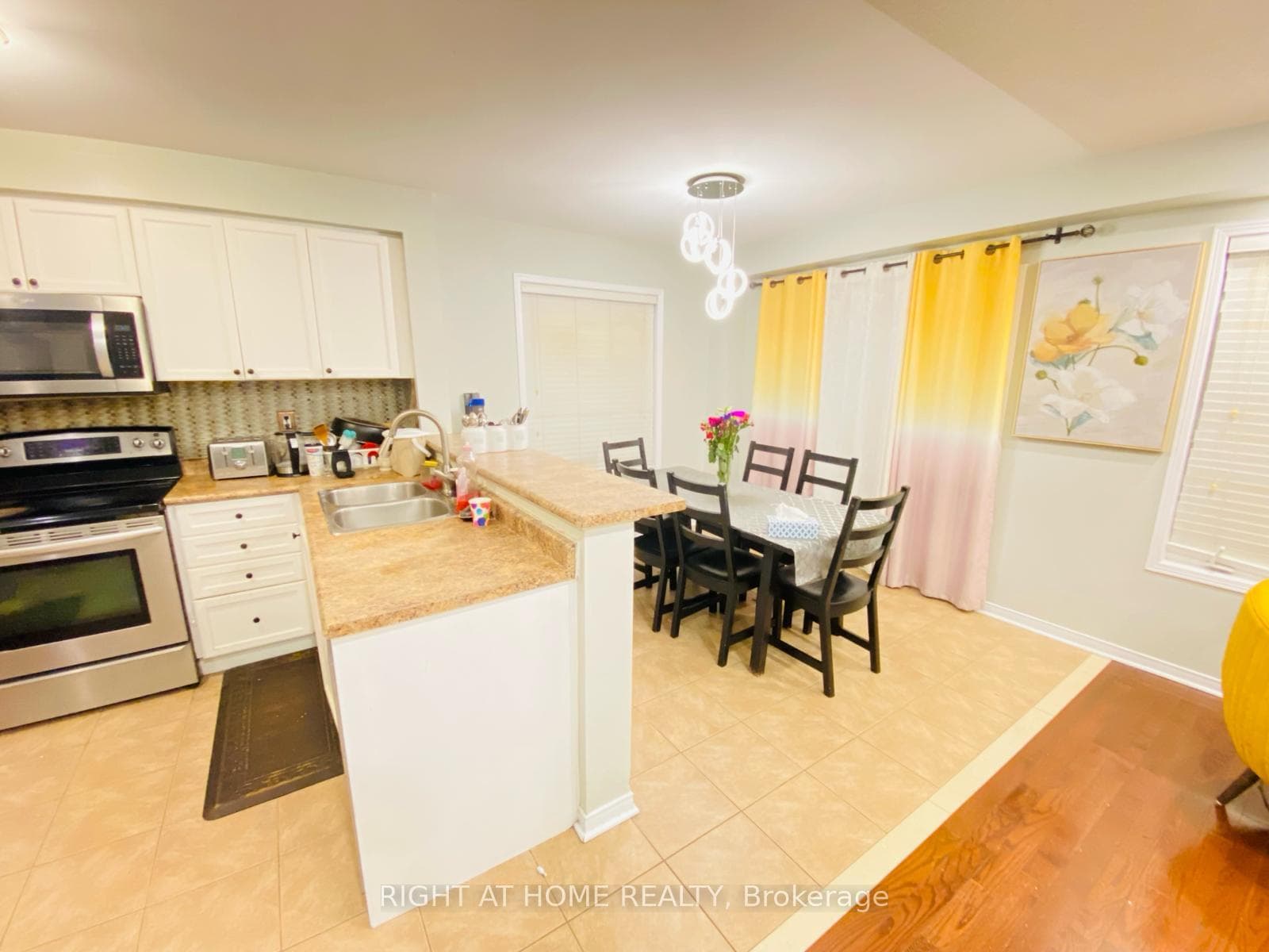 39 DECOURCY-IRELAND Circle photo 5