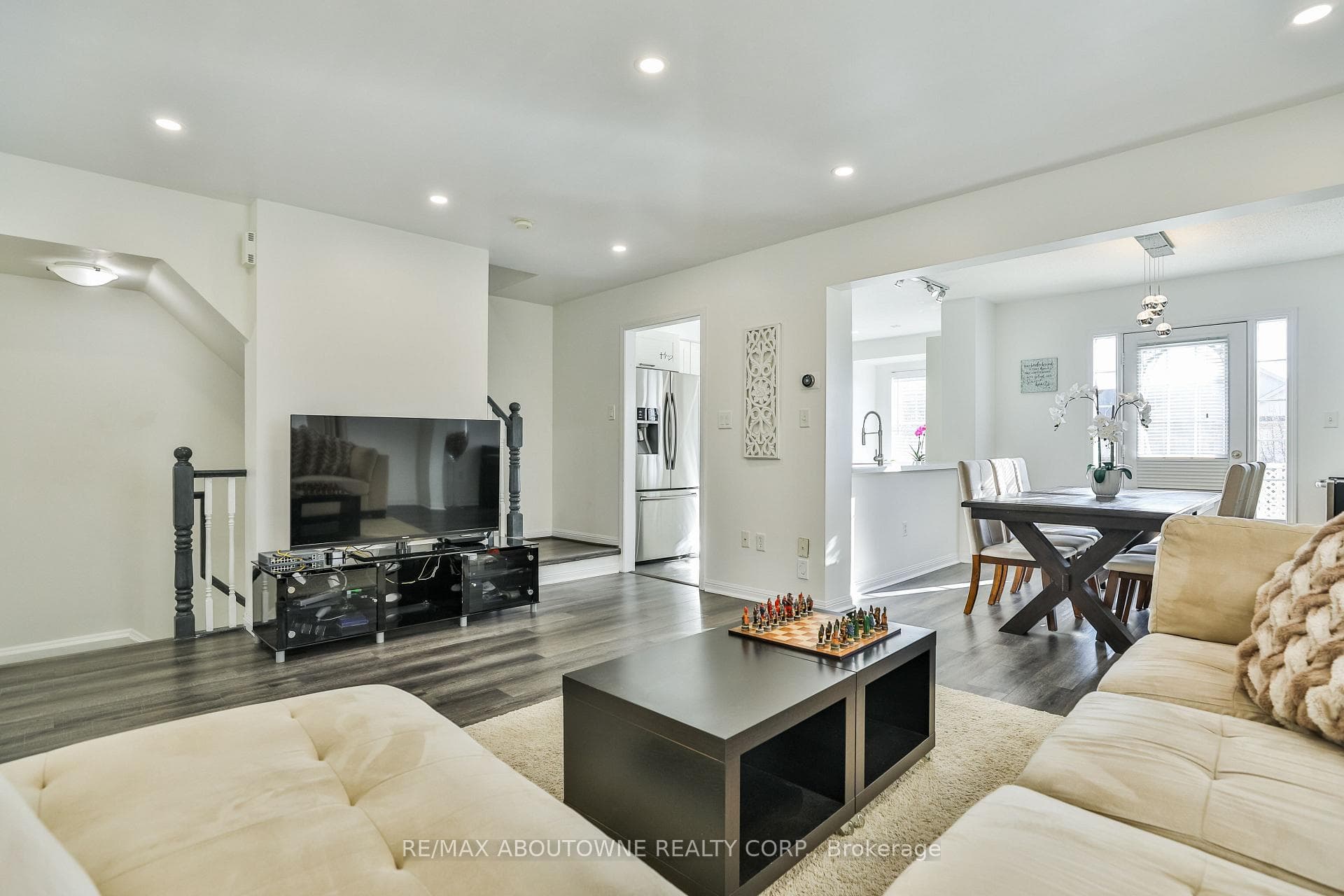 3167 Stornoway Circle photo 3