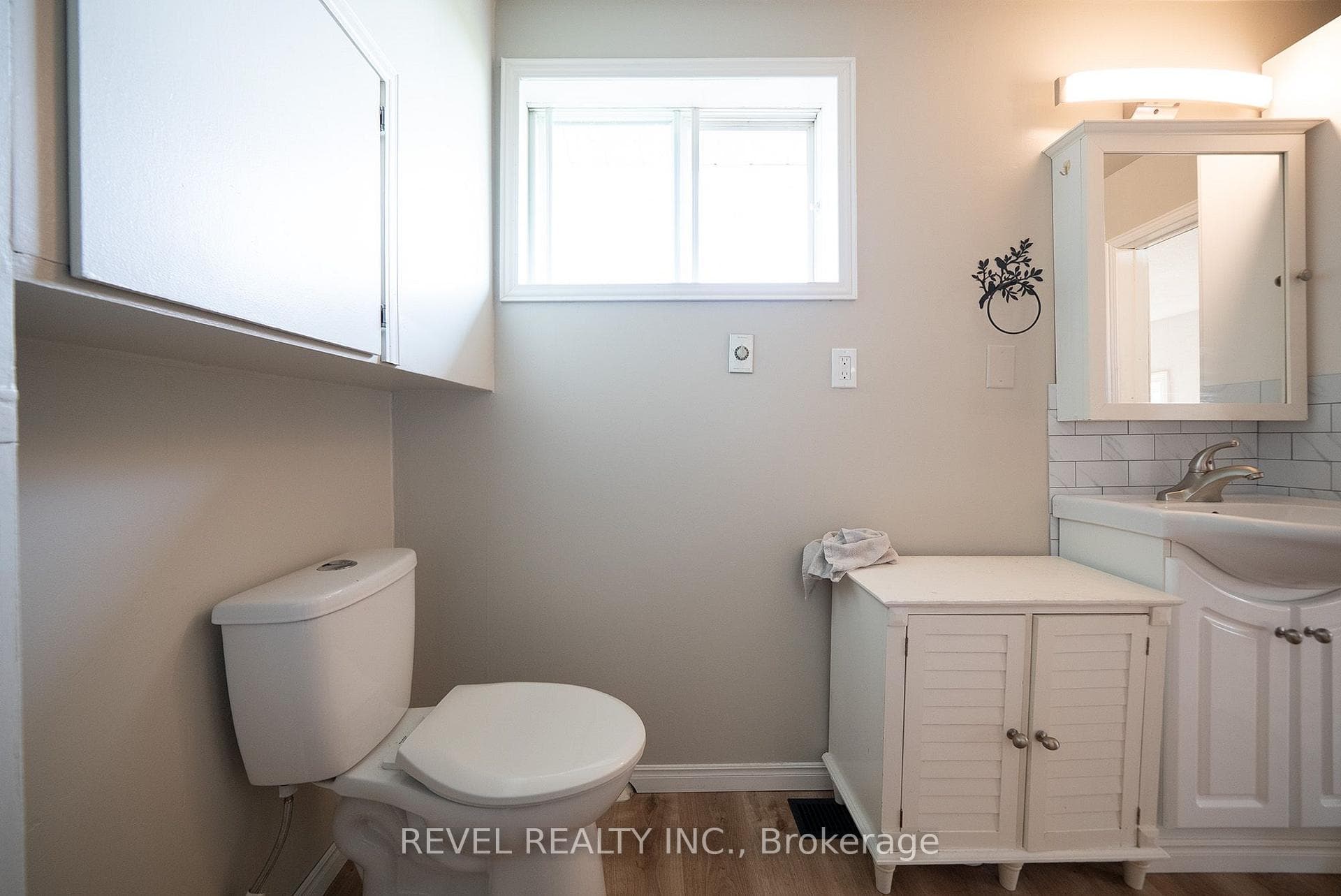 413 Ellis Avenue photo 14