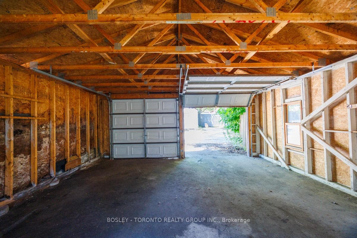 268 Sutherland Drive photo 36