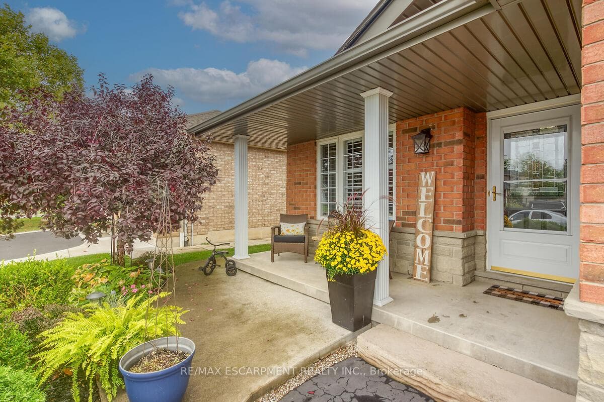 16 Mapleview Drive photo 4