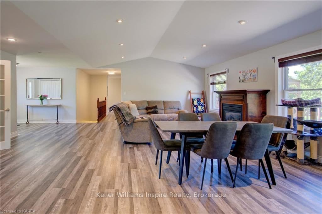 25 SPRINGBROOK Drive photo 14