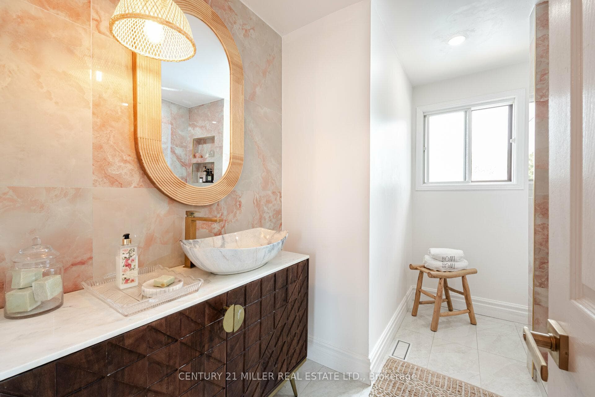 1419 Headon Road photo 28