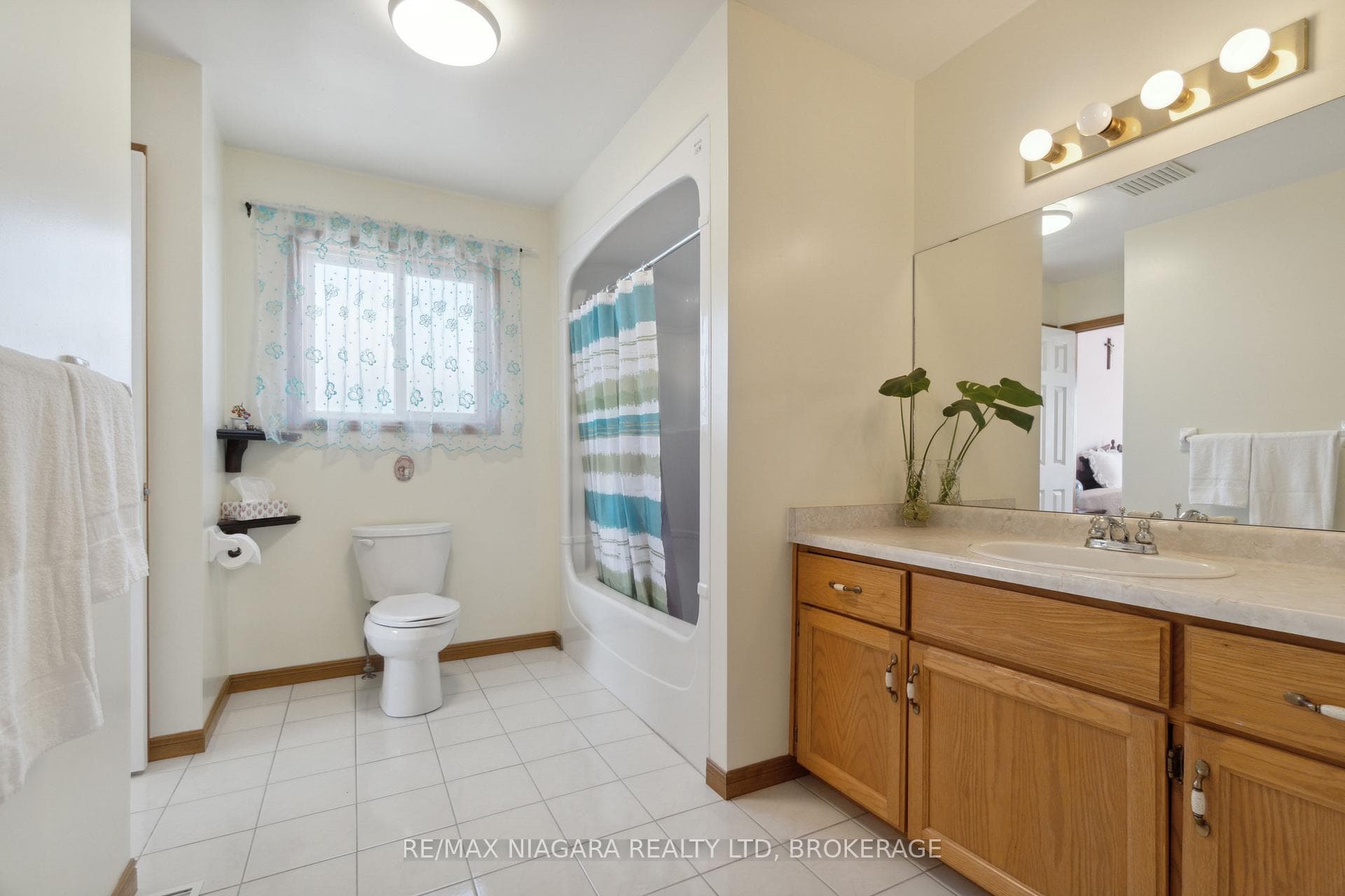 Upper bathroom