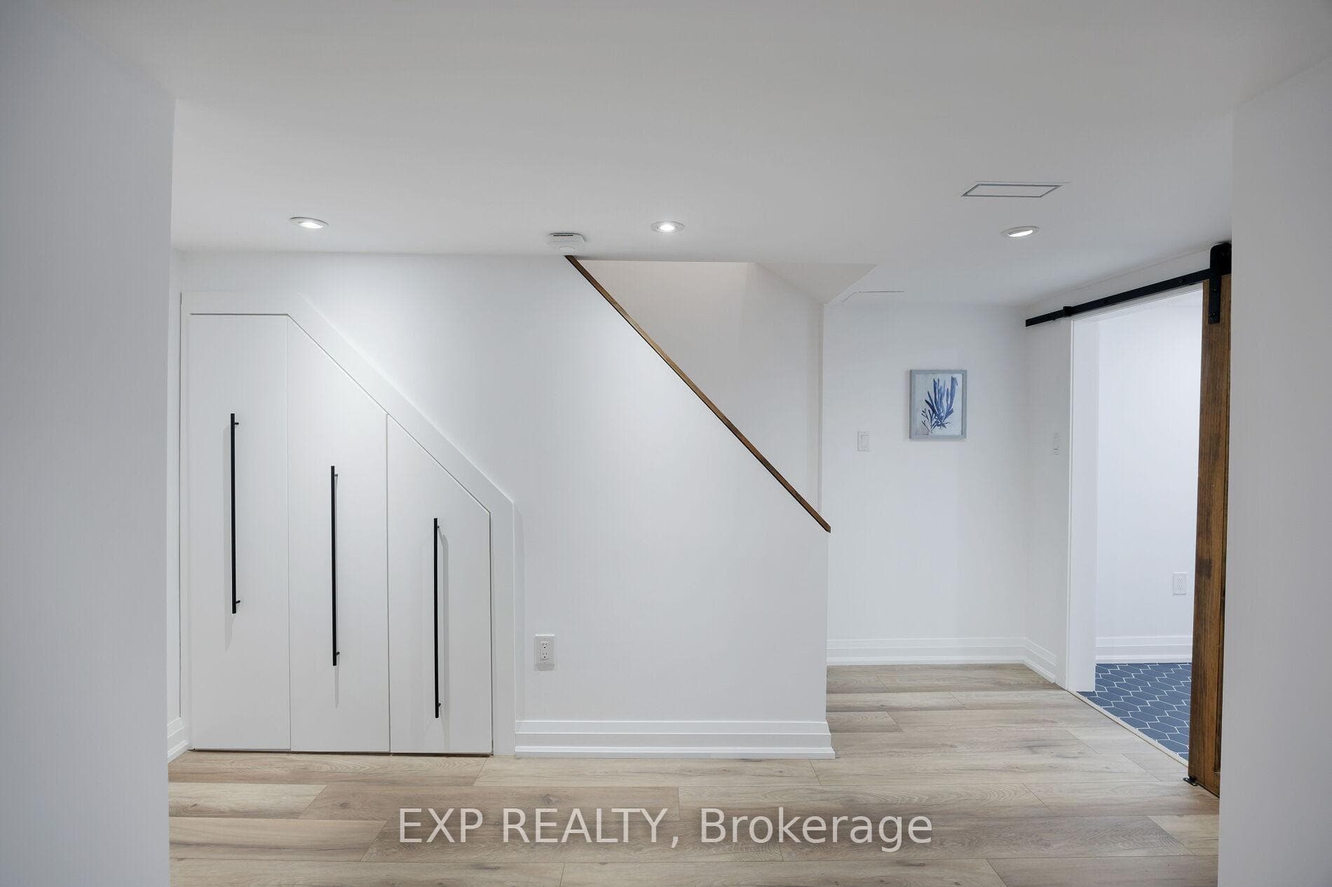 870 Royal York Road photo 39