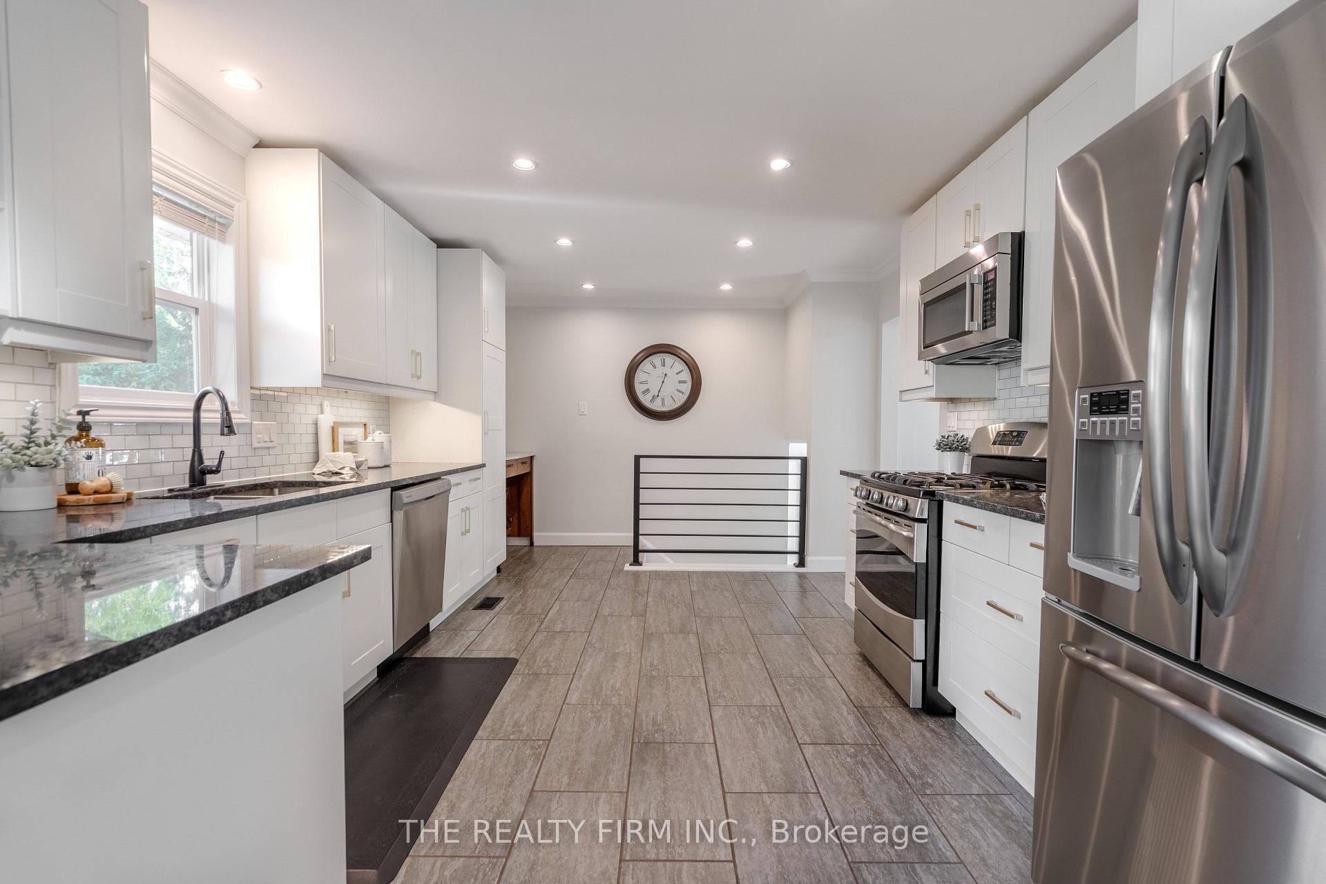 1013 Wembley Road photo 10