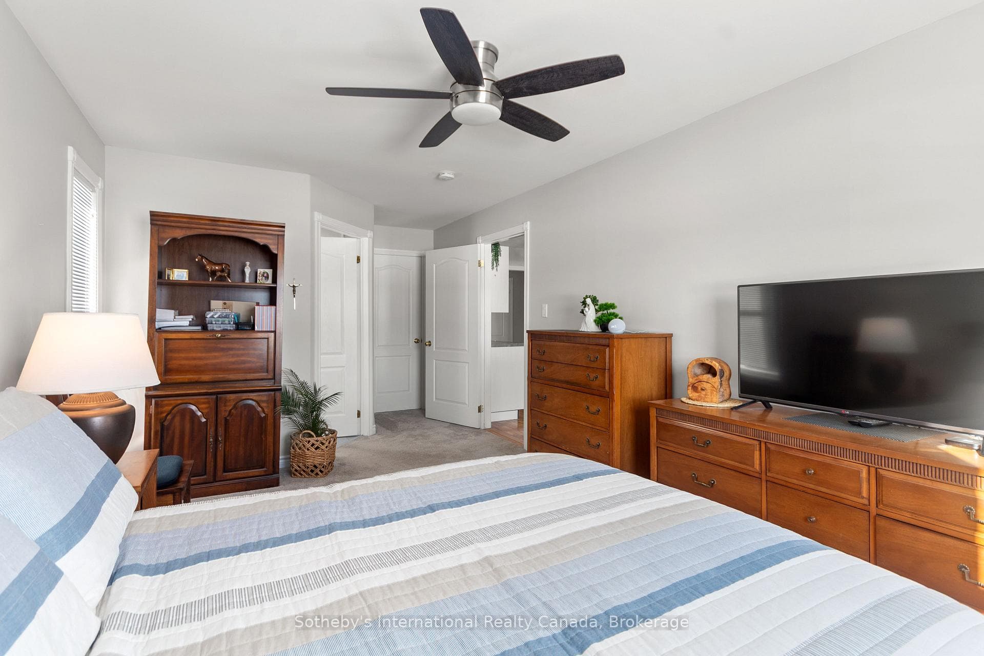 604 CHAMPLAIN Road photo 31