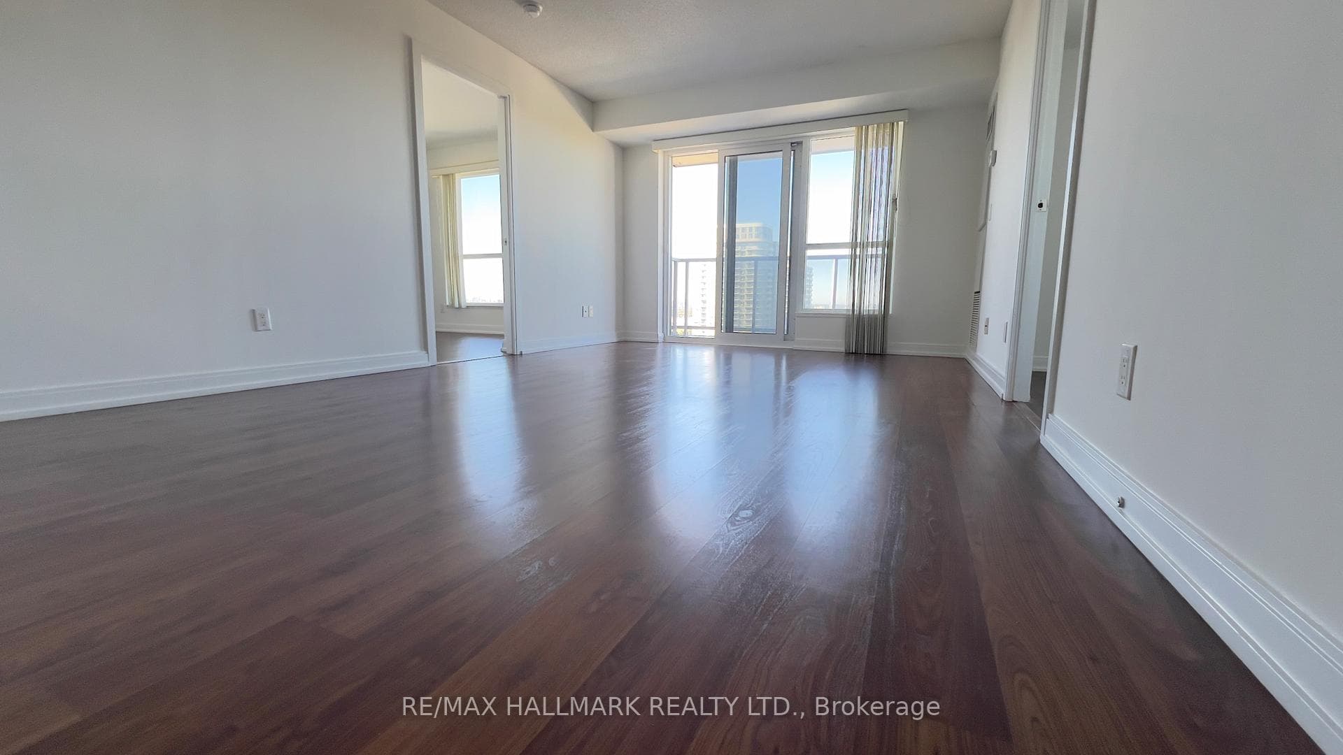 151 Village Green Square Unit 2904 photo 4