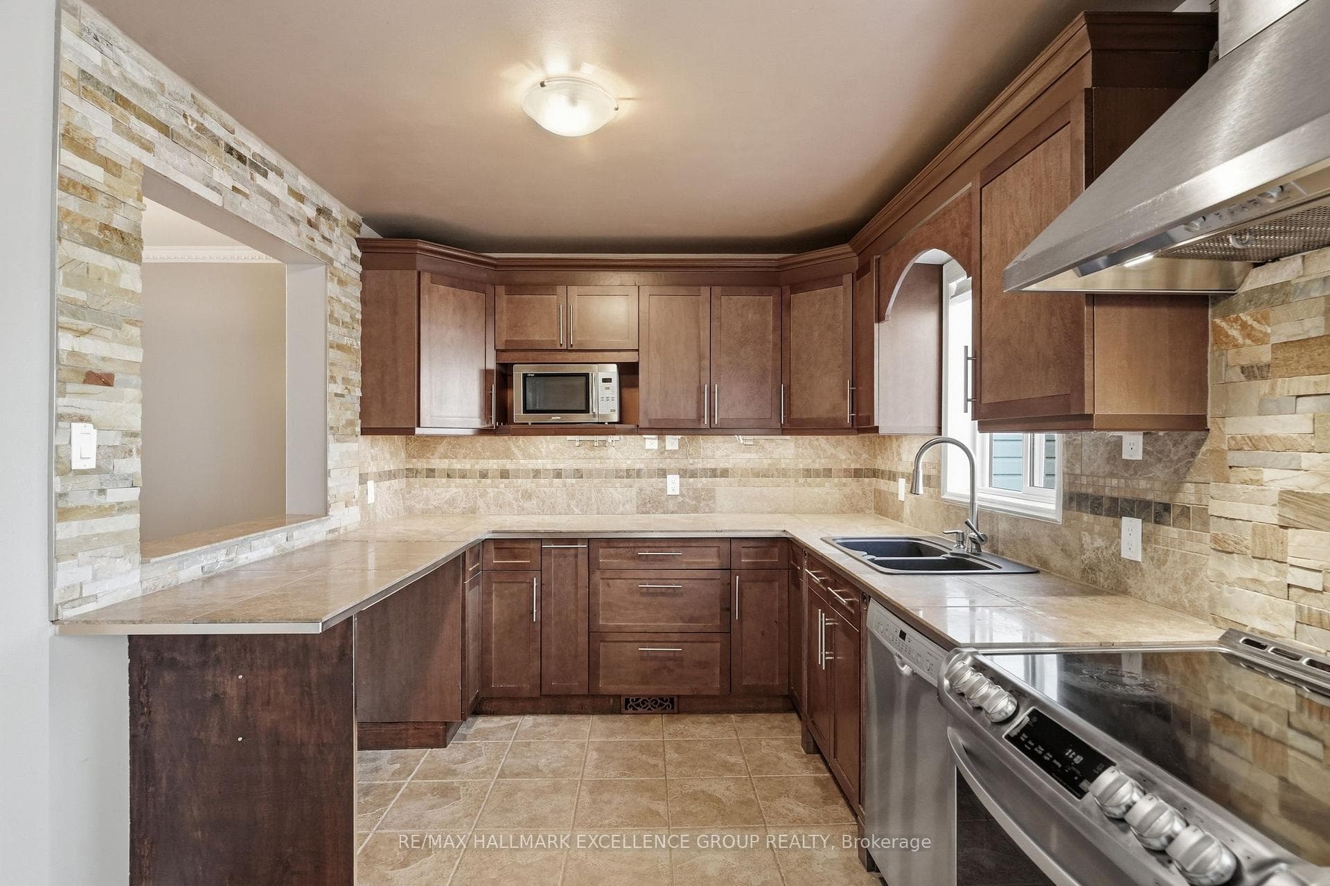 887 Nesting Way photo 17