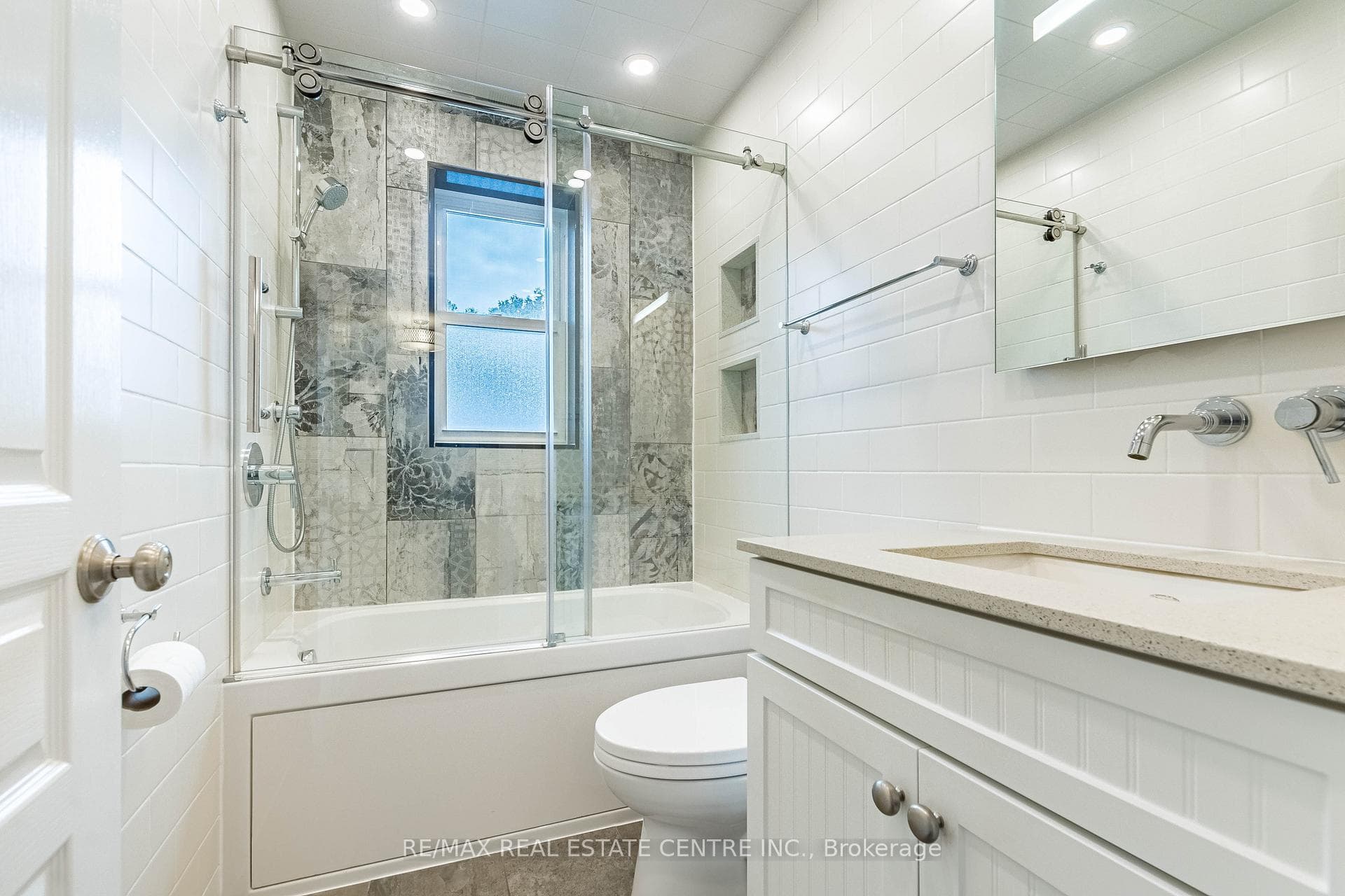 37 Maple Avenue photo 22