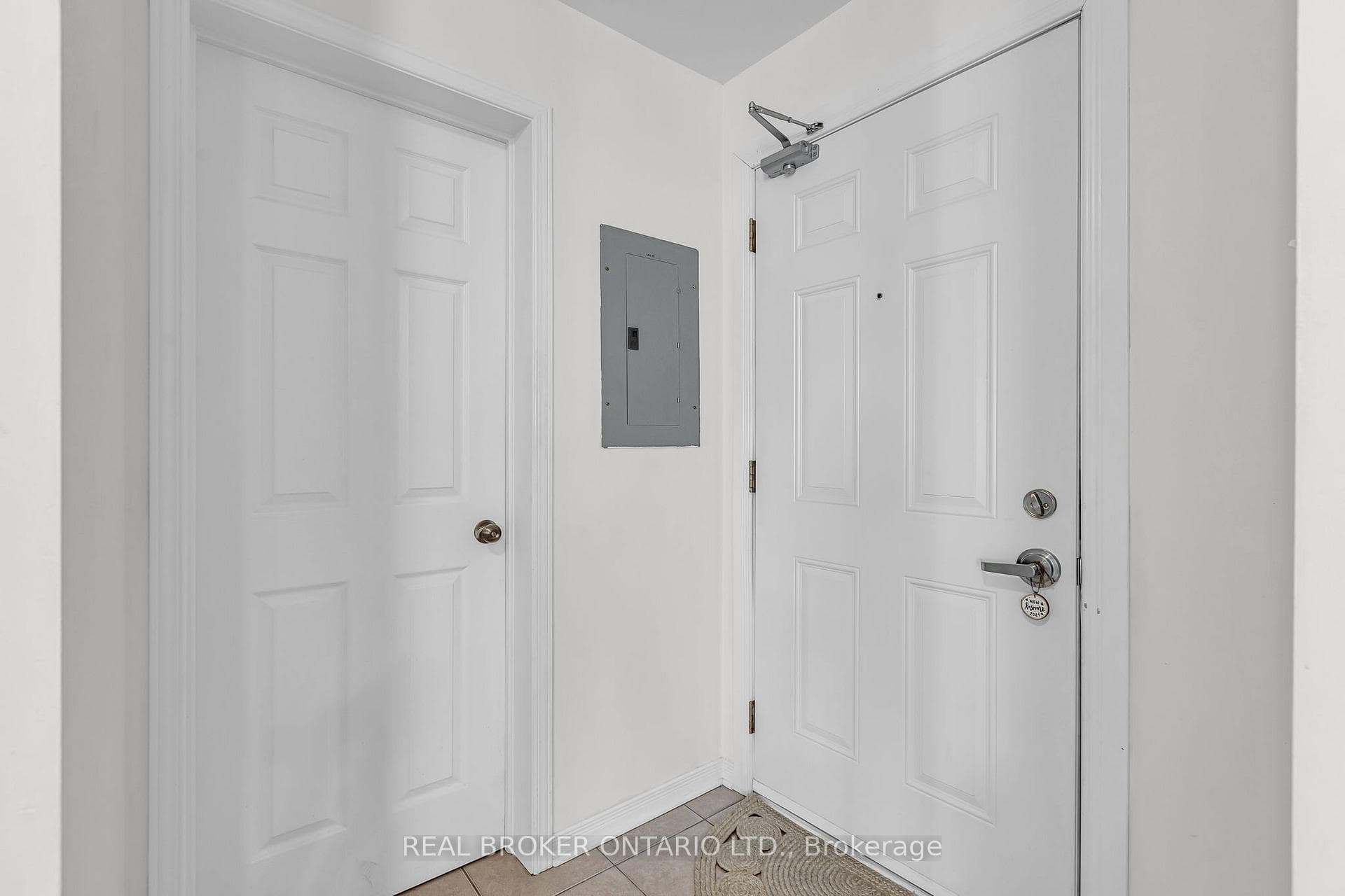 646 Cummings Avenue Unit 301 photo 3