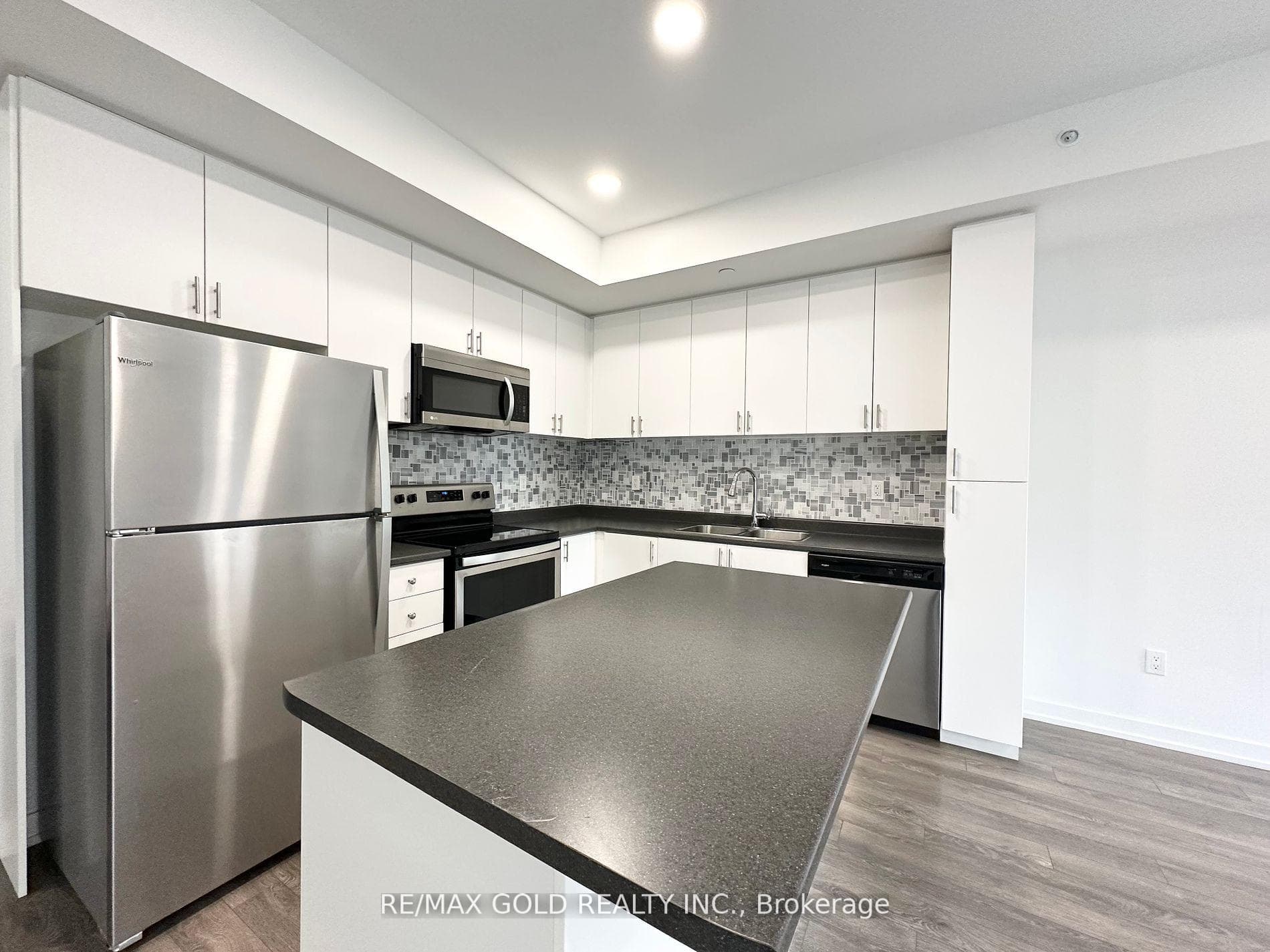 1555 Kingston Road Unit 322 photo 3