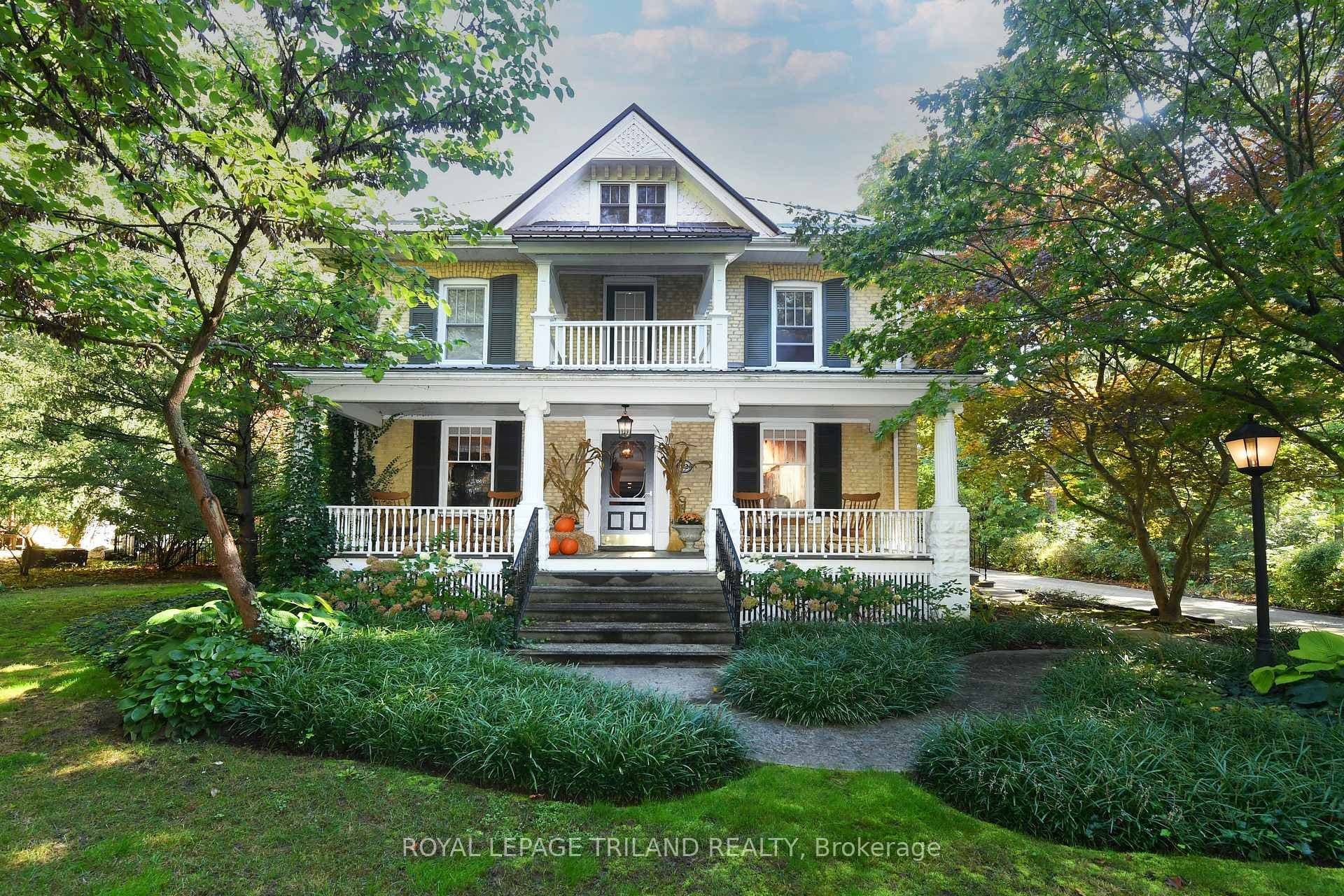 12 VICTORIA Street photo 1