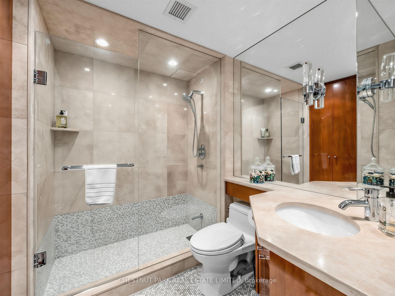 625 Avenue Road Unit 304 photo 19