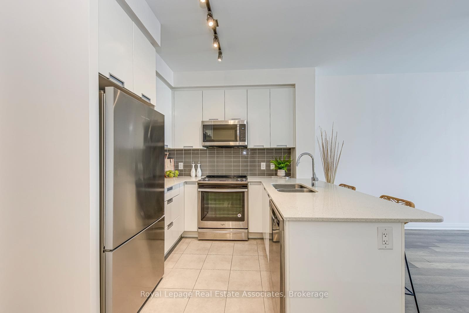 5033 Four Springs Avenue Unit 1416 photo 8
